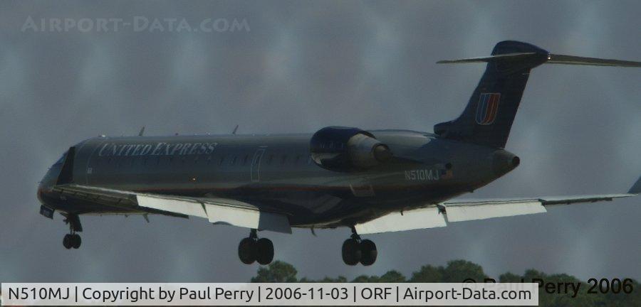 N510MJ, 2003 Bombardier CRJ-700 (CL-600-2C10) Regional Jet C/N 10101, Gently easing her back to earth