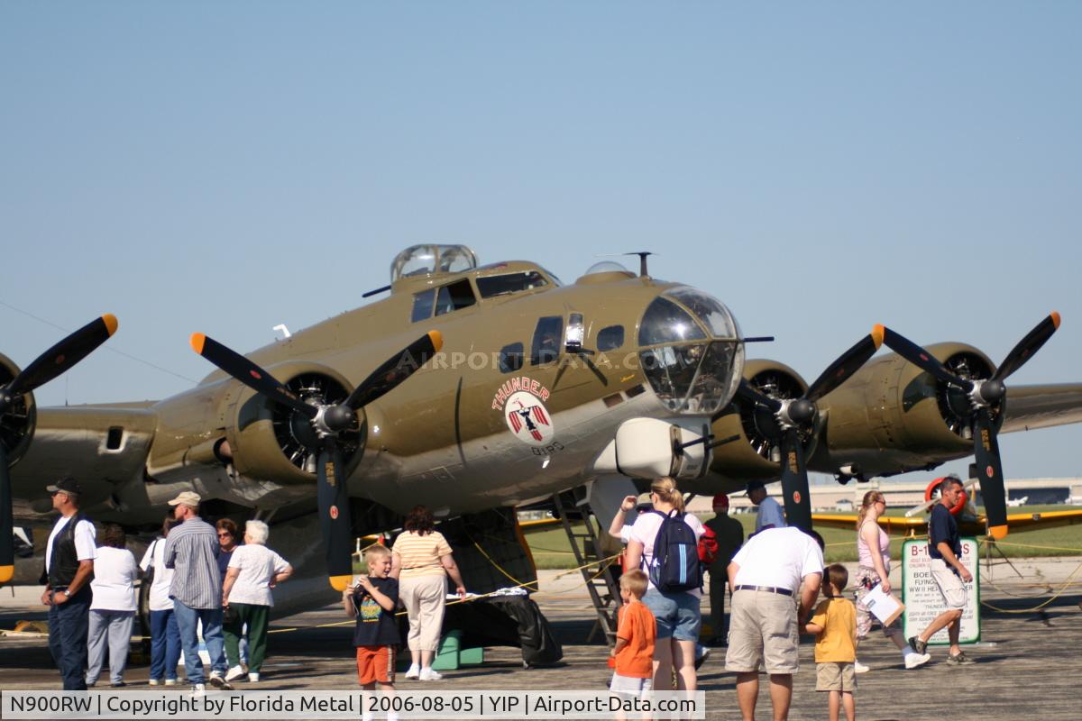 N900RW, 1944 Boeing B-17G Flying Fortress C/N 8627, B-17