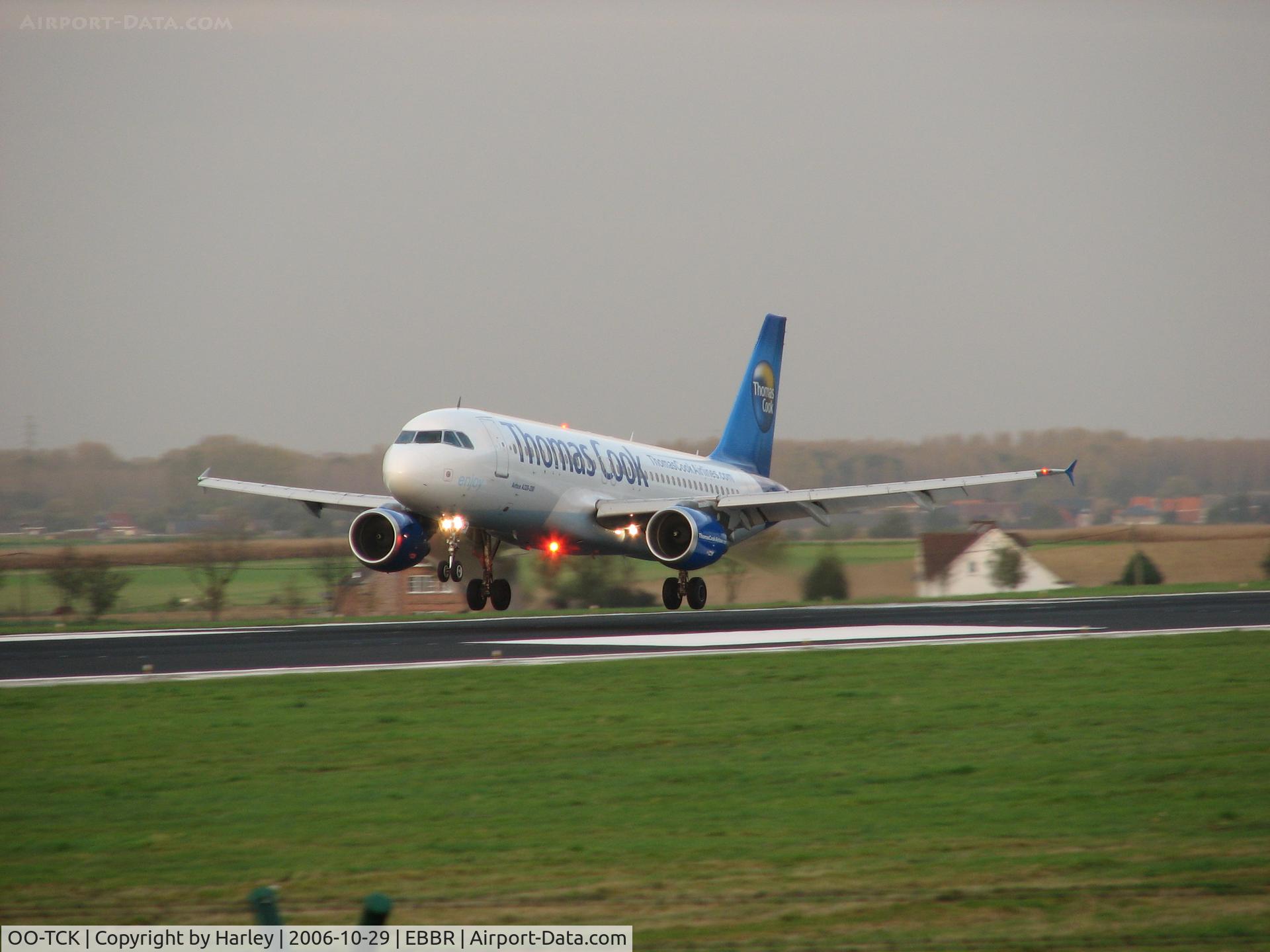 OO-TCK, 1992 Airbus A320-212 C/N 343, Landing on RWY 25L in Brussels