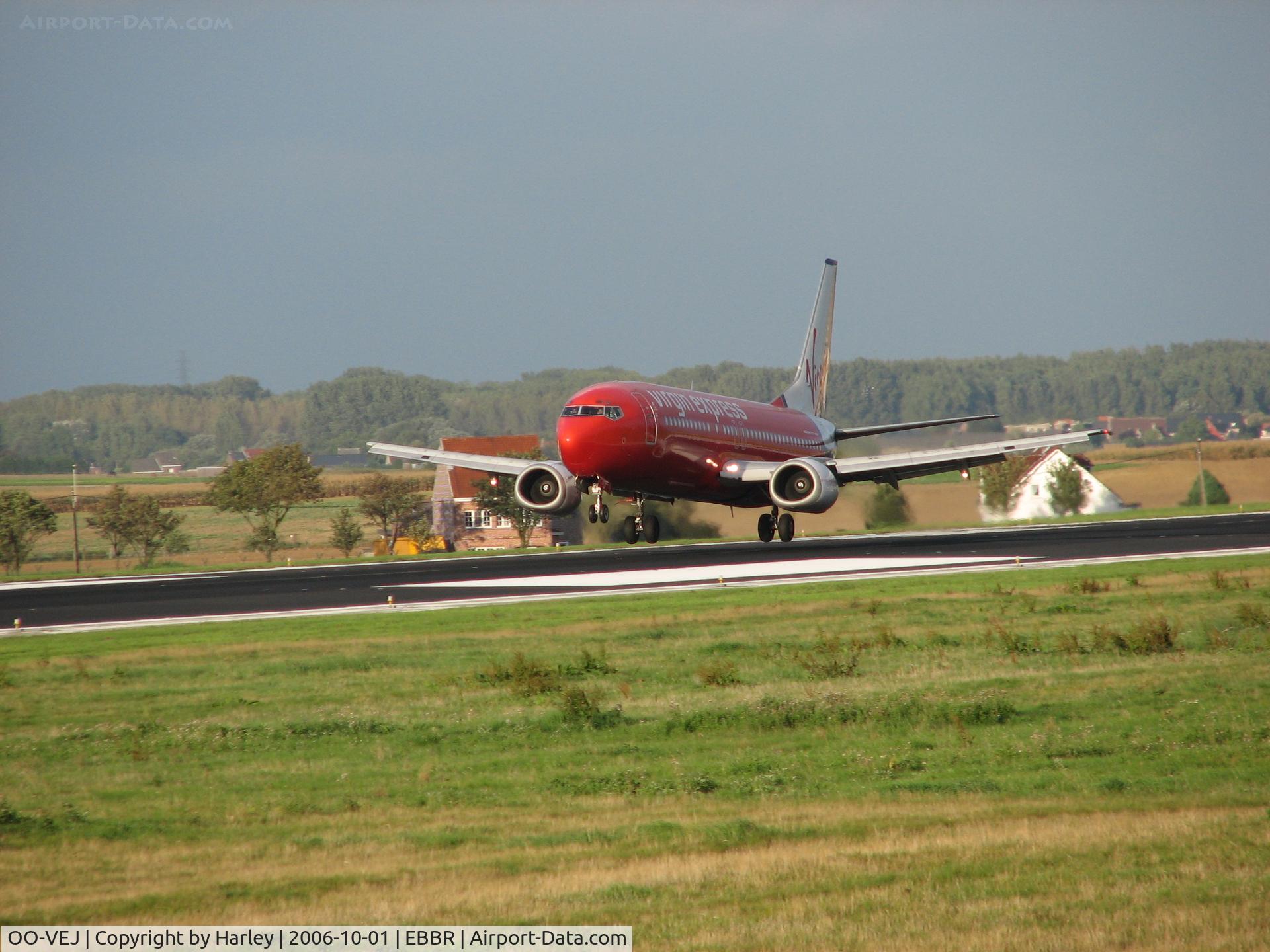 OO-VEJ, 1989 Boeing 737-405 C/N 24271, landing in Brussels on RWY25L