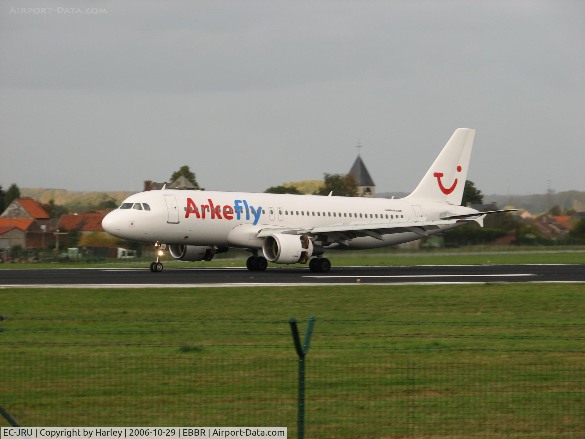 EC-JRU, 2001 Airbus A320-214 C/N 1597, Landing in Brussels on RWY 25L