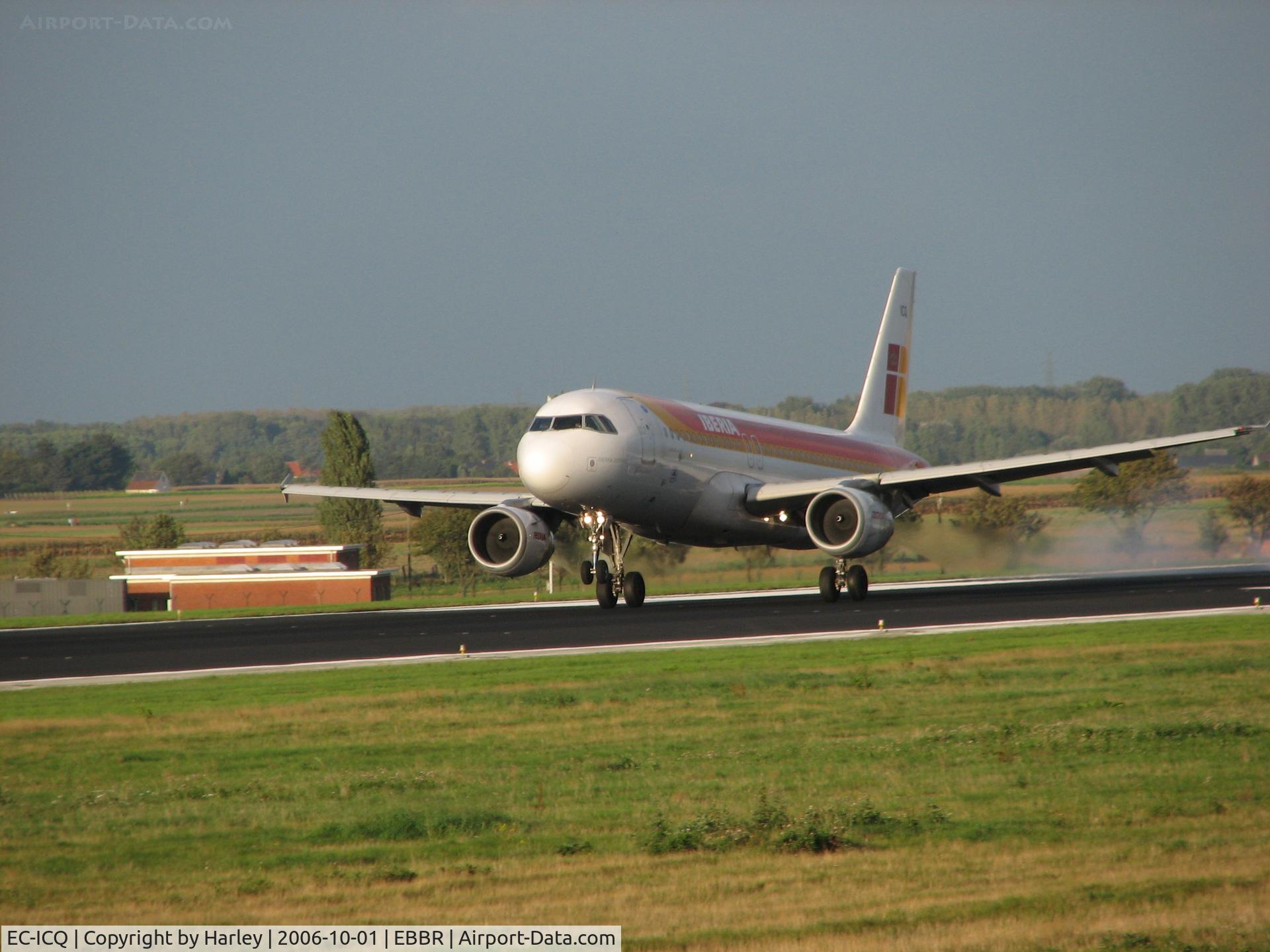 EC-ICQ, 1991 Airbus A320-211 C/N 199, touch down RWY25L in Brussels