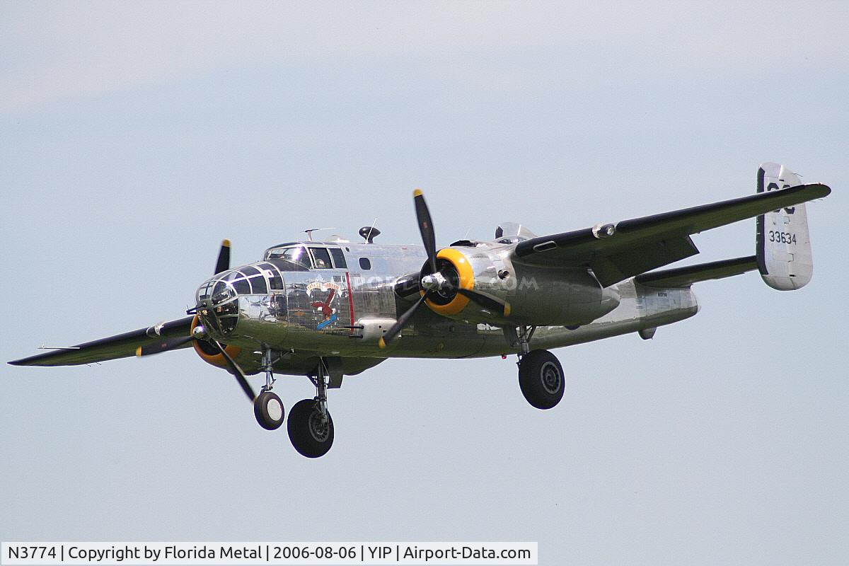 N3774, 1943 North American B-25D Mitchell C/N 100-23960, B-25 landing