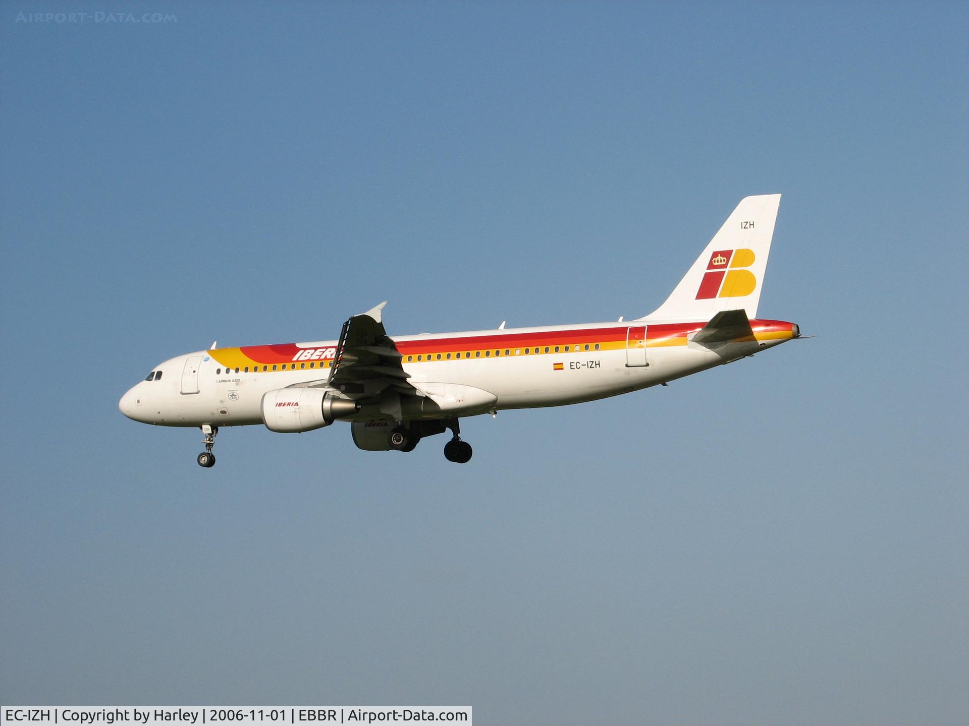 EC-IZH, 2004 Airbus A320-214 C/N 2225, Landing in Brussels on RWY 25L
