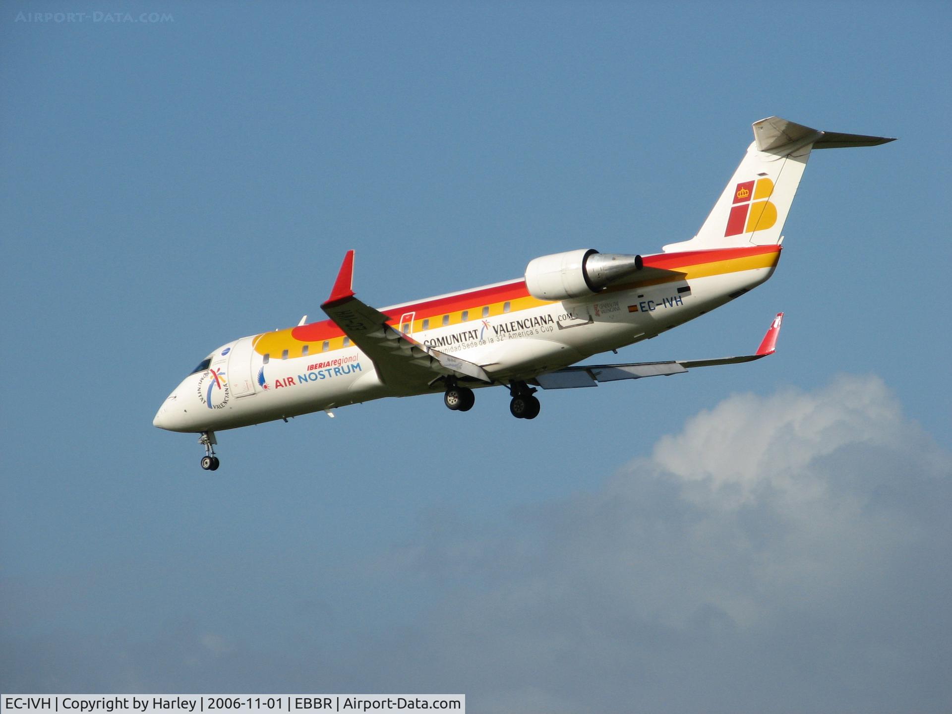EC-IVH, 2004 Bombardier CRJ-200ER (CL-600-2B19) C/N 7915, will soon land in Brussels RWY 25L