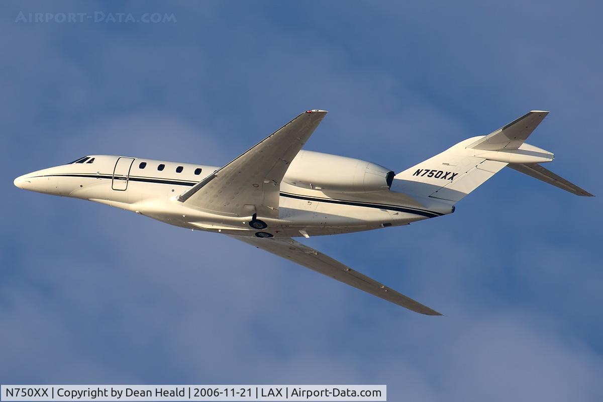 N750XX, 2002 Cessna 750 Citation X Citation X C/N 750-0192, 1999 Cessna Citation X operated by Stephenson Air Services Inc climbing out from RWY 25R enroute to Fresno Yosemite Int'l (KFAT).