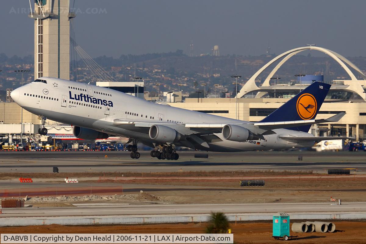 D-ABVB, 1988 Boeing 747-430 C/N 23817, Lufthansa D-ABVB (FLT DLH457) departing RWY 25R enroute to Frankfurt Main (EDDF).