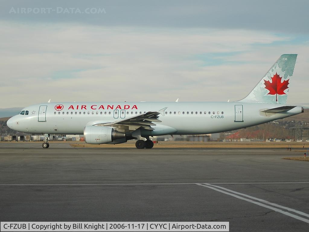 C-FZUB, 2003 Airbus A320-214 C/N 1940, Lining up for 34