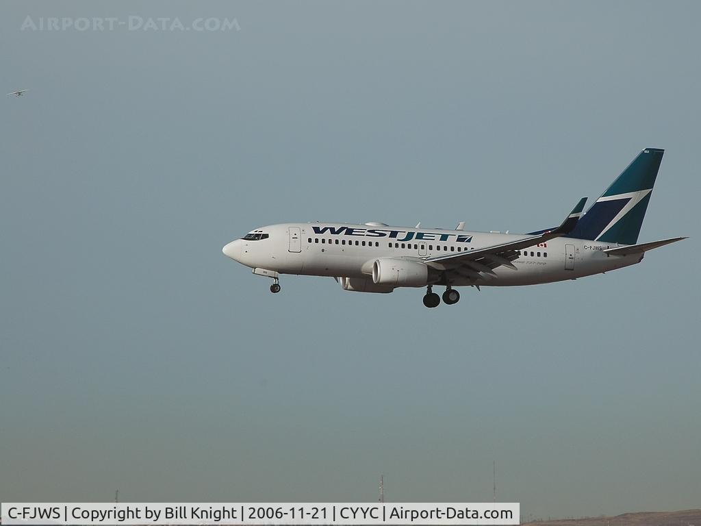 C-FJWS, 2001 Boeing 737-76N C/N 28651, Landing on 16 - will leave -1hr later