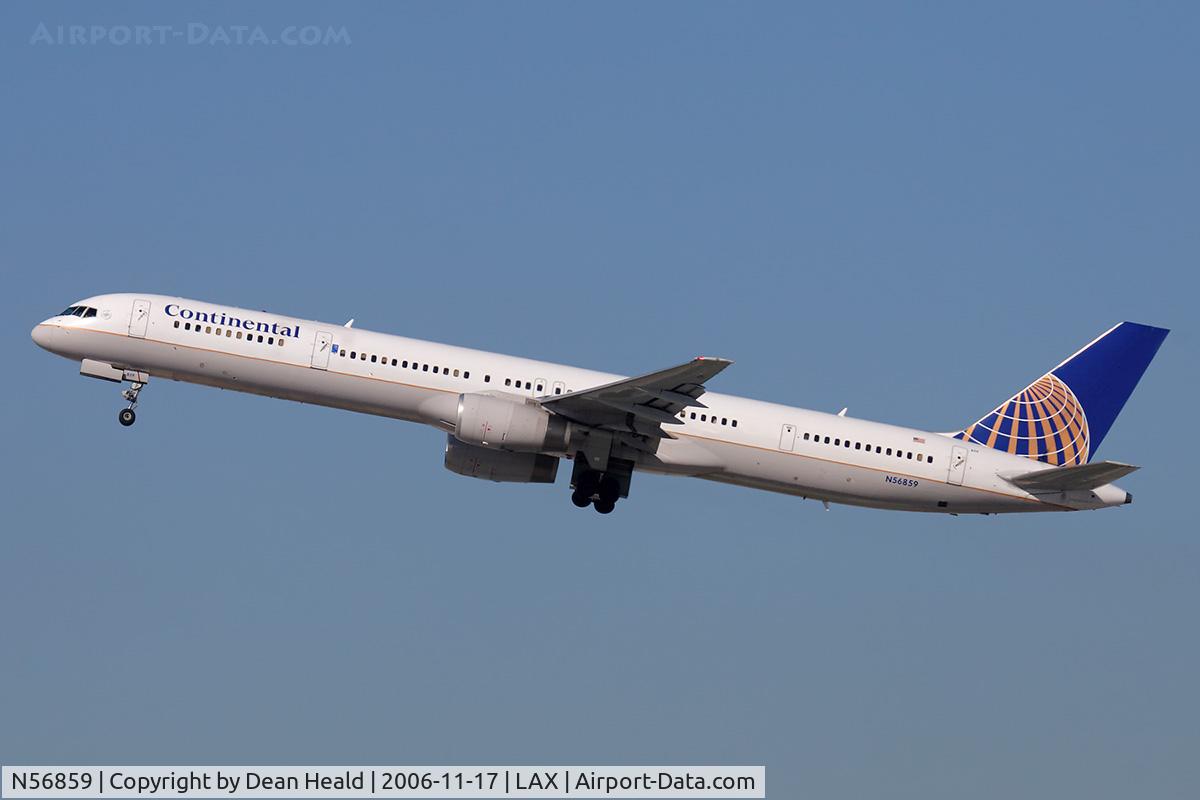 N56859, 2004 Boeing 757-324 C/N 32818, Continental Airlines N56859 (FLT COA494) climbing out from RWY 25R enroute to George Bush Intercontinental Houston (KIAH).