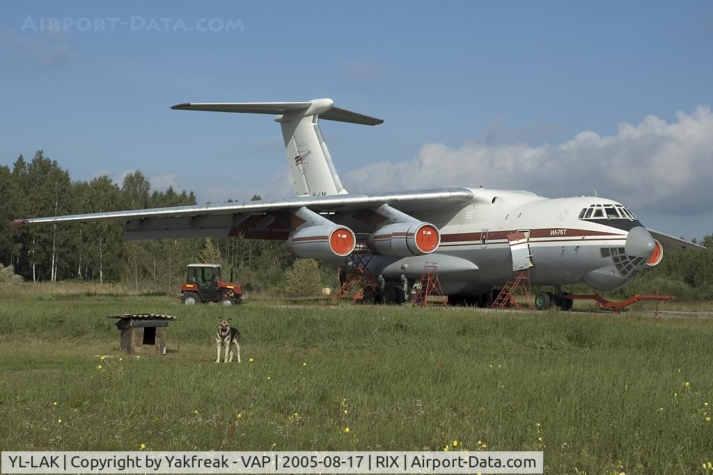 YL-LAK, 1983 Ilyushin Il-76T C/N 0003424707, Inversija Iljuschin 76
