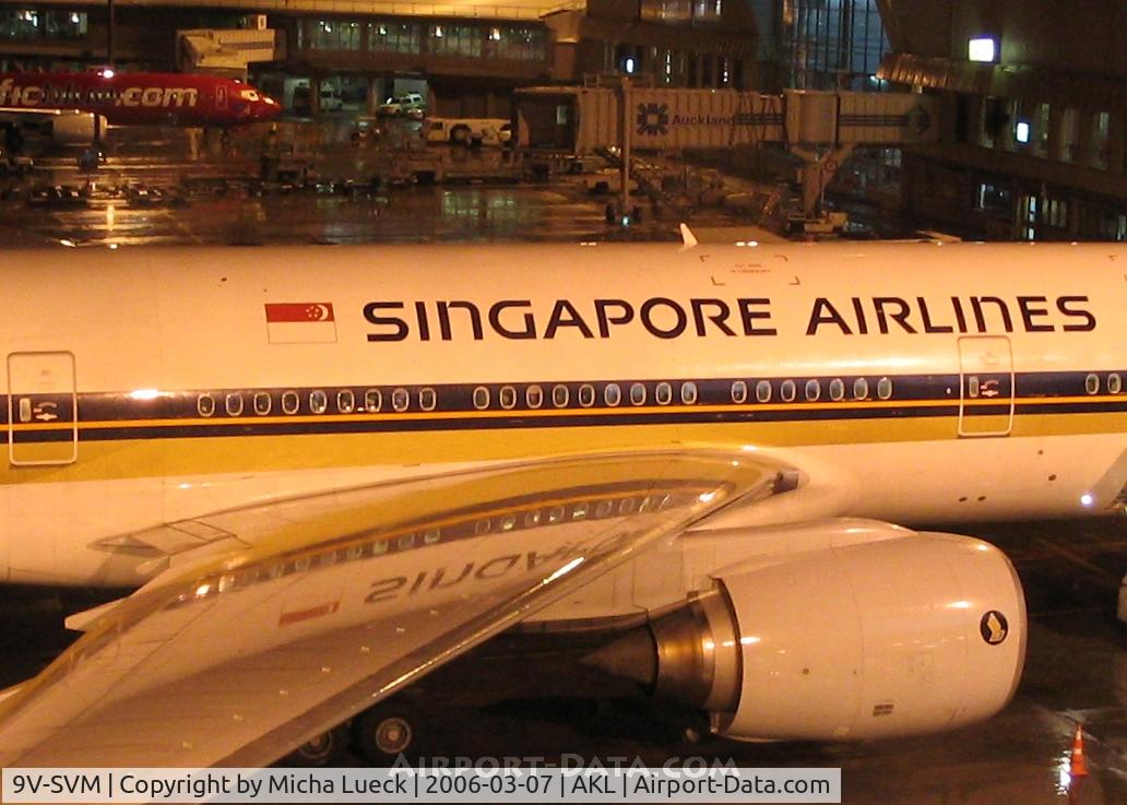 9V-SVM, 2003 Boeing 777-212/ER C/N 30874, Beautiful reflection on the wet wing...