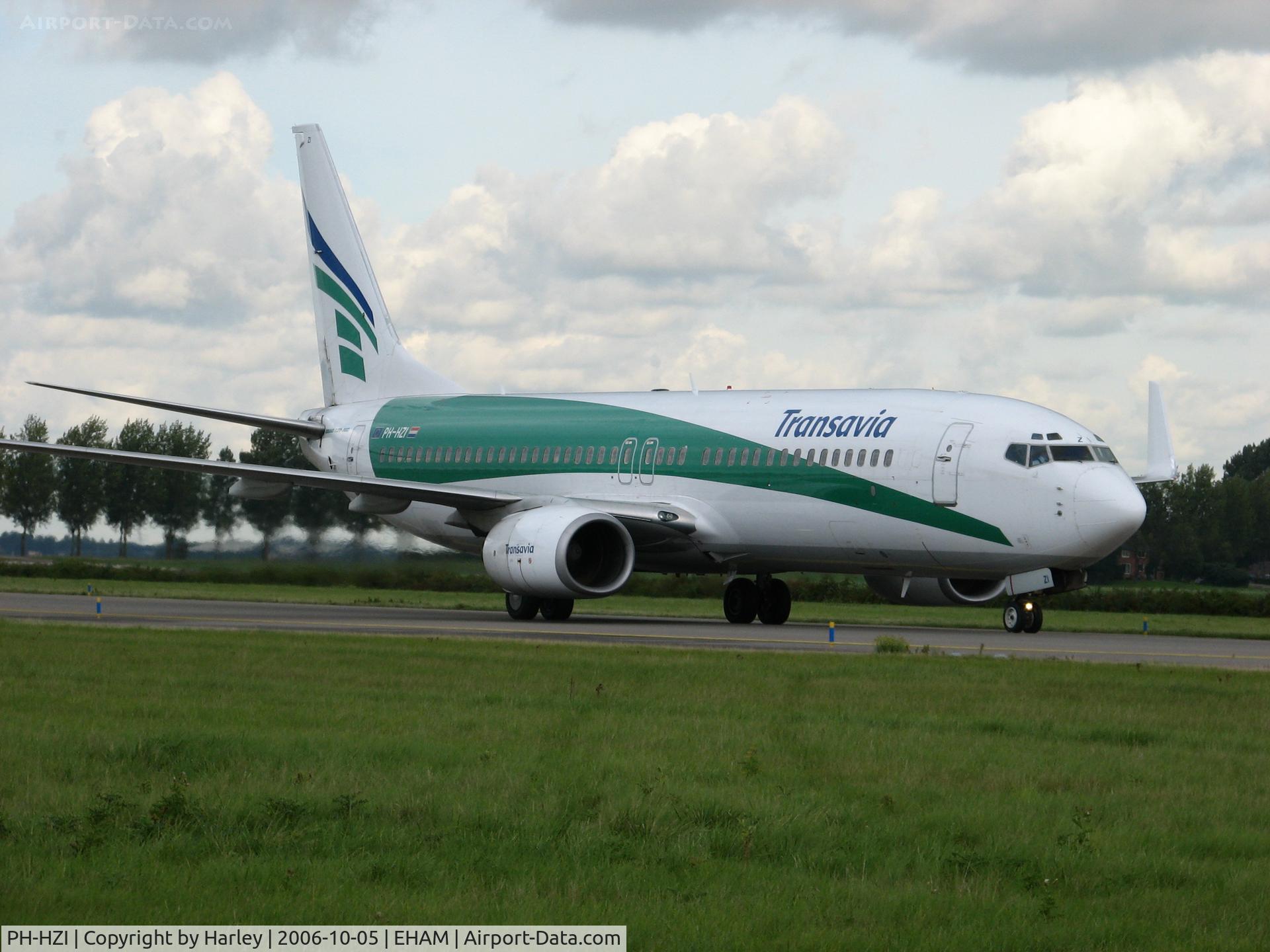 PH-HZI, 2000 Boeing 737-8K2 C/N 28380, taxiing after landing RWY18R in Amsterdam