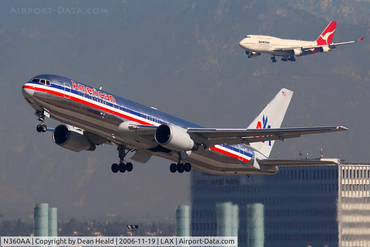 N360AA, 1988 Boeing 767-323 C/N 24041, American Airlines N360AA (FLT AAL253) climbing out from RWY 25R enroute to Kahului (PHOG) - Maui, Hawaii.  Qantas FLT QFA11 from Sydney Int'l (YSSY) is on final approach to RWY 24R.