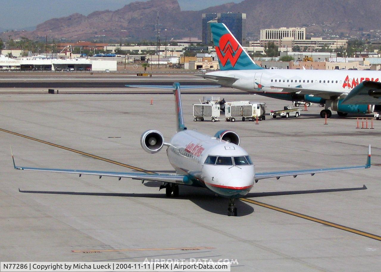 N77286, 1999 Bombardier CRJ-200LR (CL-600-2B19) C/N 7286, Taxiing to the gate