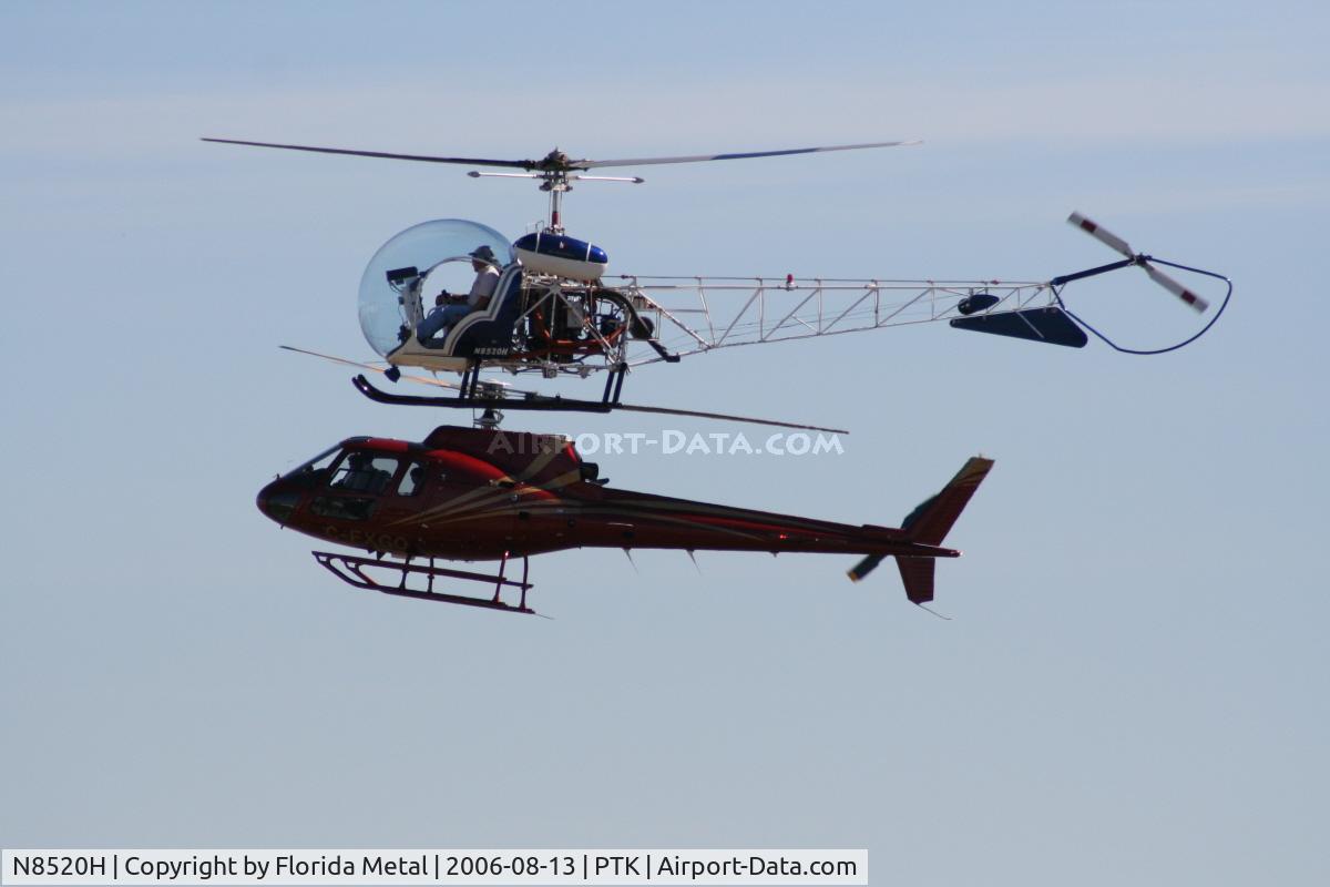 N8520H, 1980 Bell 47G-2 C/N OLYMPIC-01, Landing together