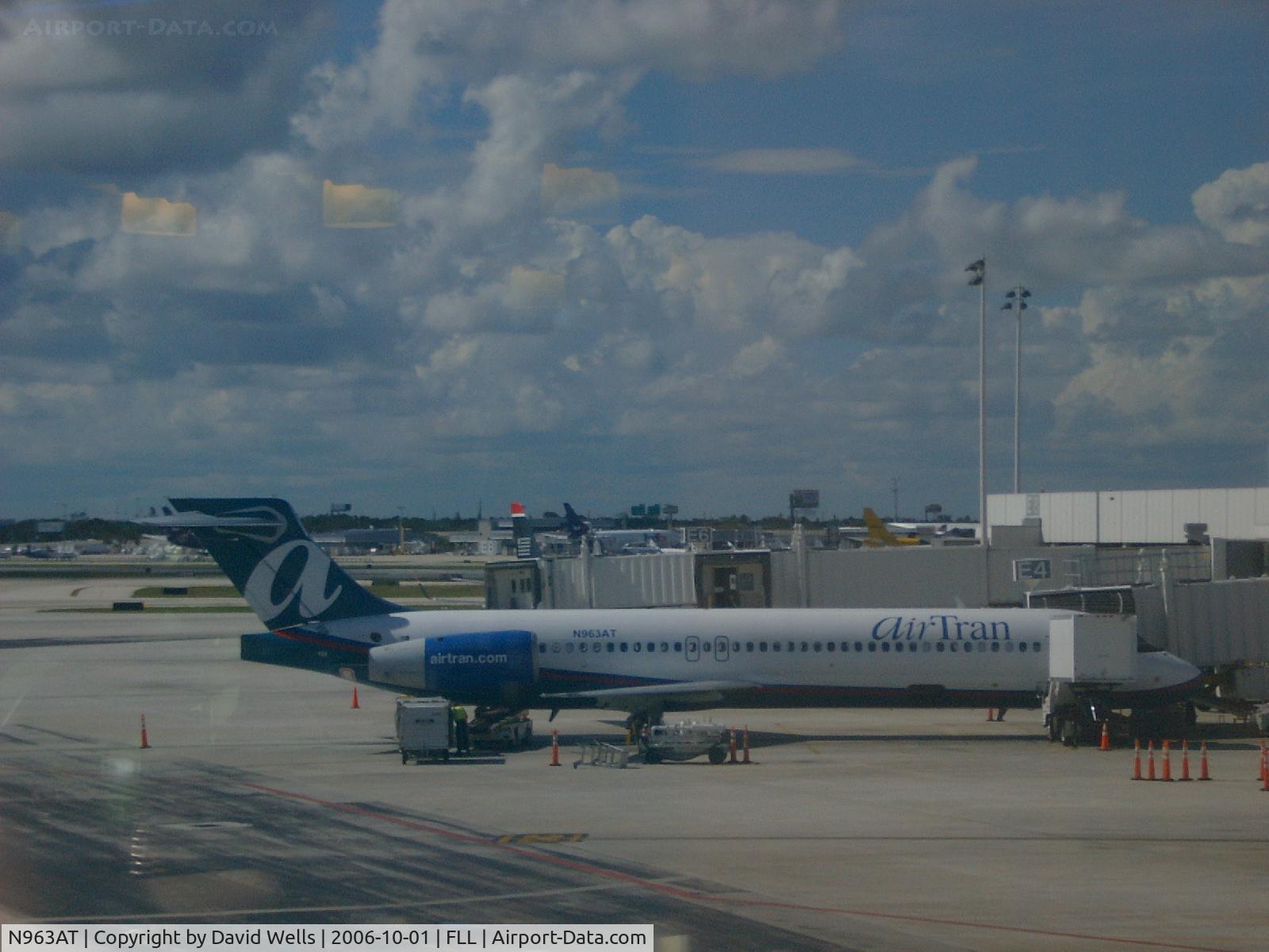 N963AT, 2001 Boeing 717-200 C/N 55024, N963AT at FLL