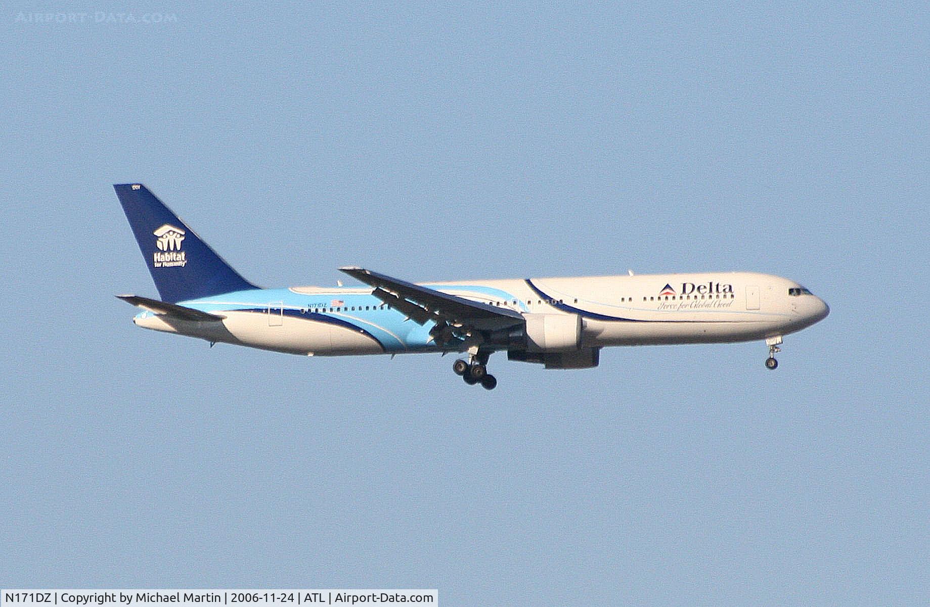 N171DZ, 1998 Boeing 767-332 C/N 29690, Habitat for Humanity on DAL