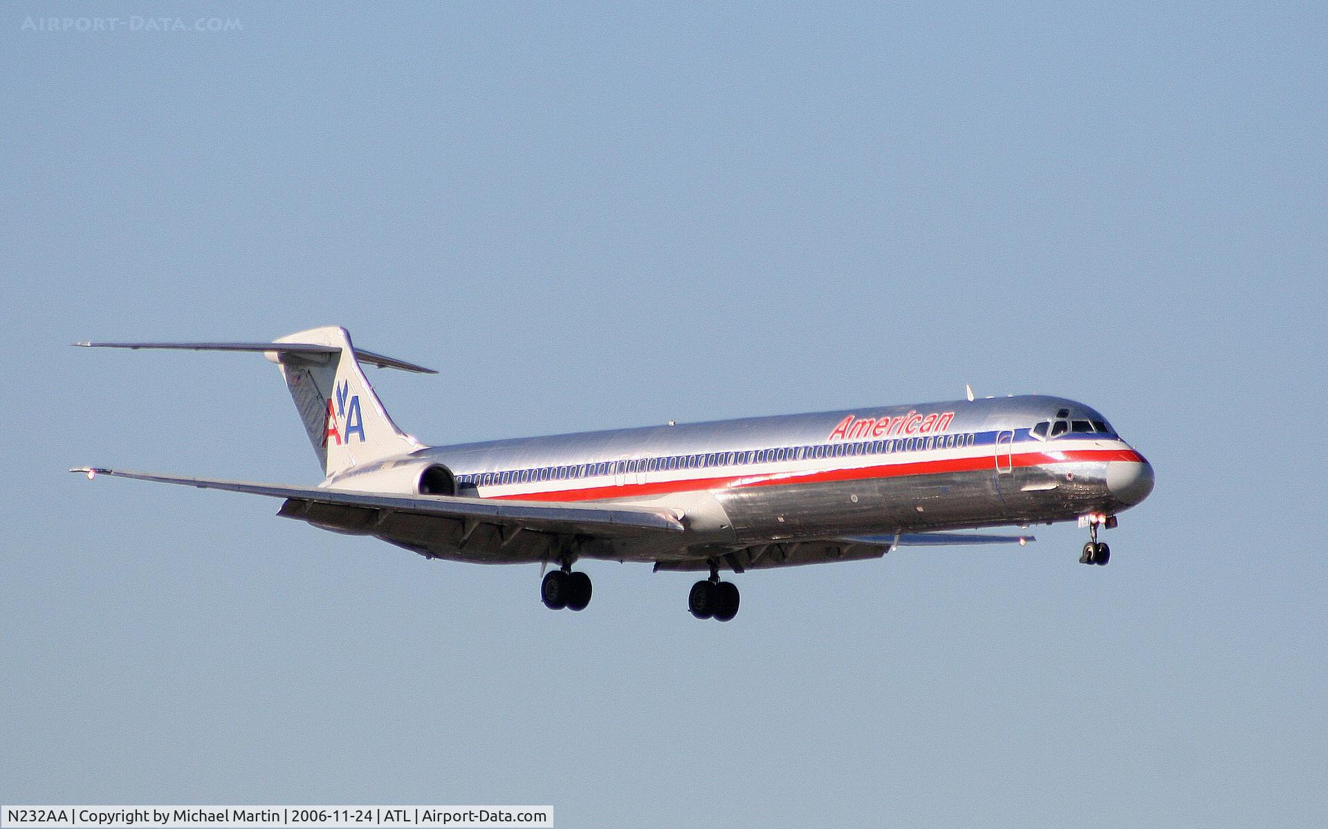 N232AA, 1983 McDonnell Douglas MD-82 (DC-9-82) C/N 49179, On final for Runway 9R