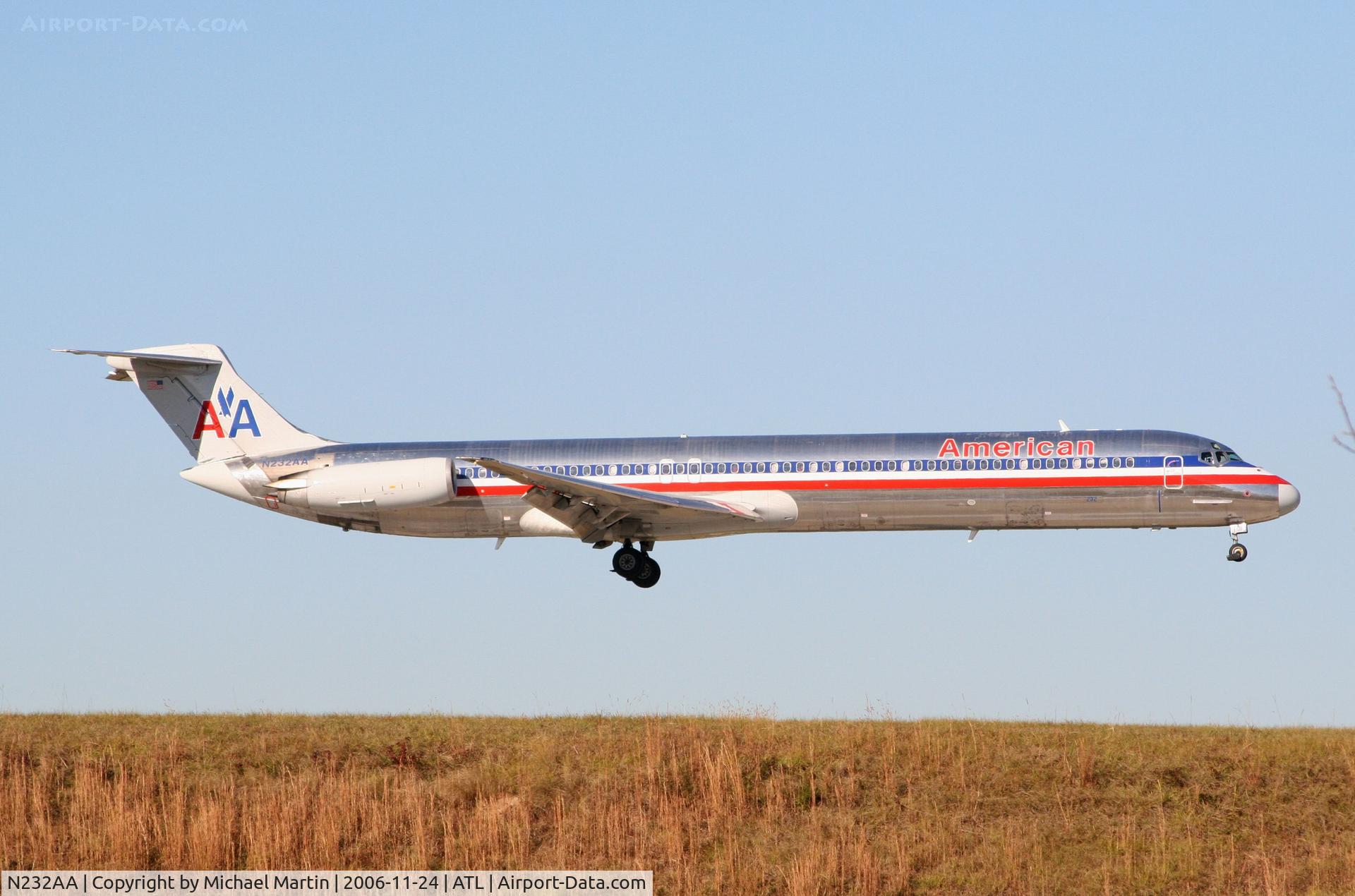 N232AA, 1983 McDonnell Douglas MD-82 (DC-9-82) C/N 49179, Over the numbers of 9R