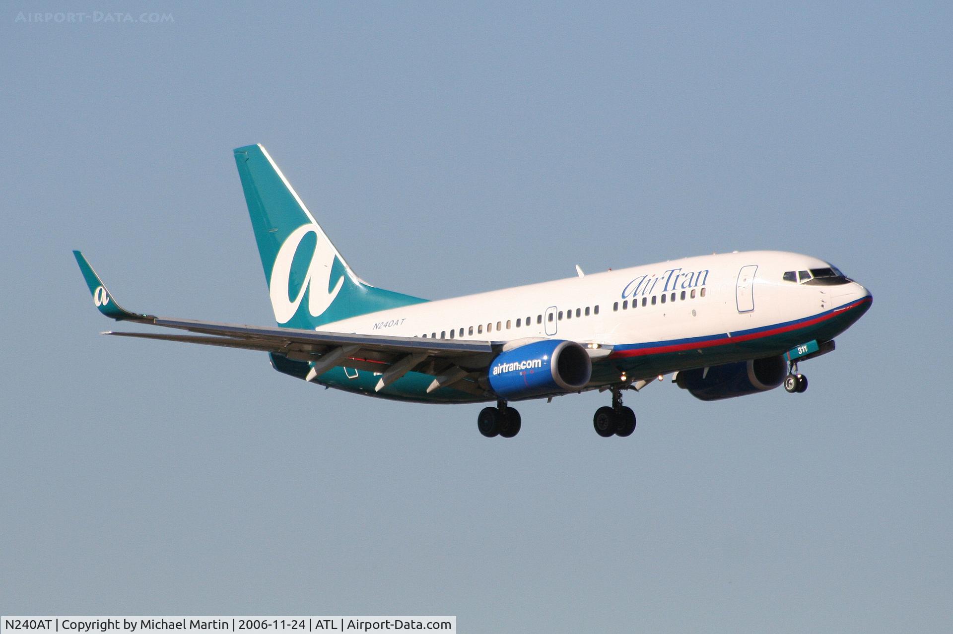 N240AT, 2005 Boeing 737-76N C/N 32657, On final for Runway 9R