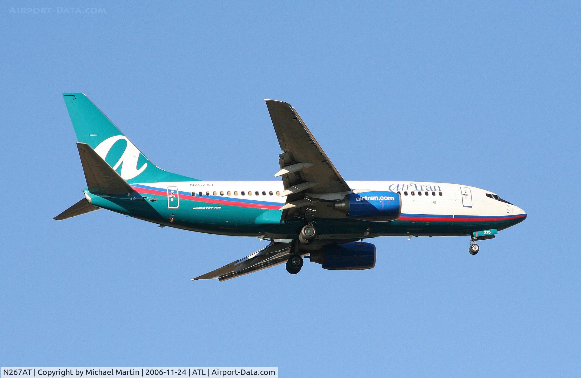 N267AT, 2005 Boeing 737-7BD C/N 33919, Over the numbers of 9R