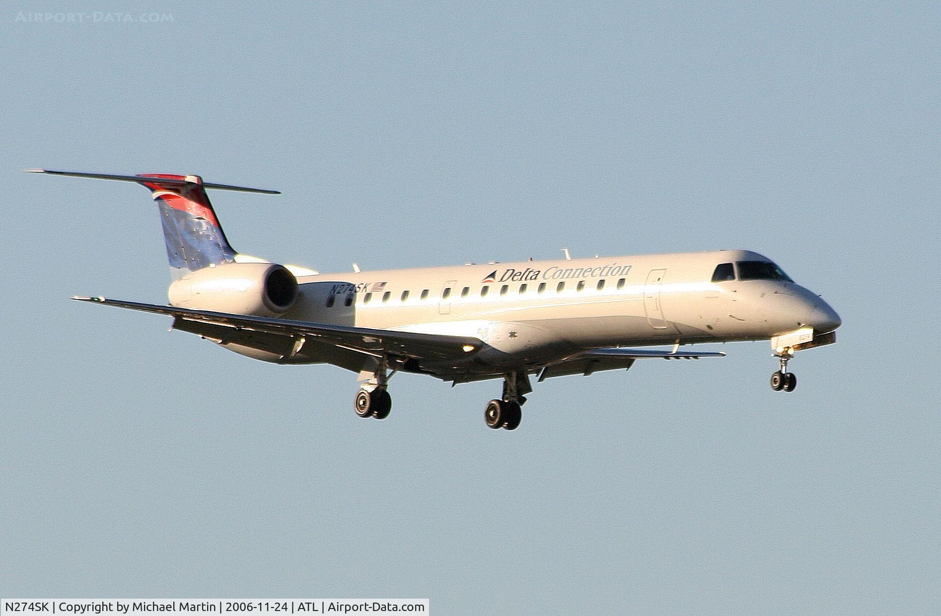 N274SK, 2000 Embraer EMB-145LR C/N 145344, On final for Runway 9R