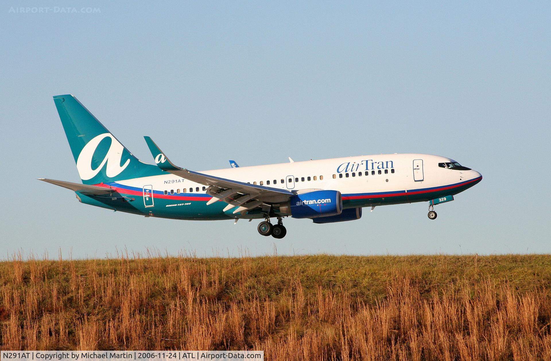 N291AT, 2006 Boeing 737-76N C/N 32675, Over the numbers of 9R