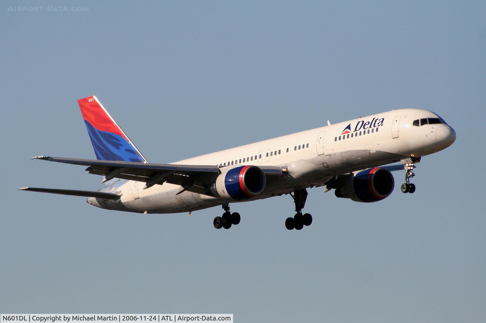 N601DL, 1985 Boeing 757-232 C/N 22808, On final for Runway 9R