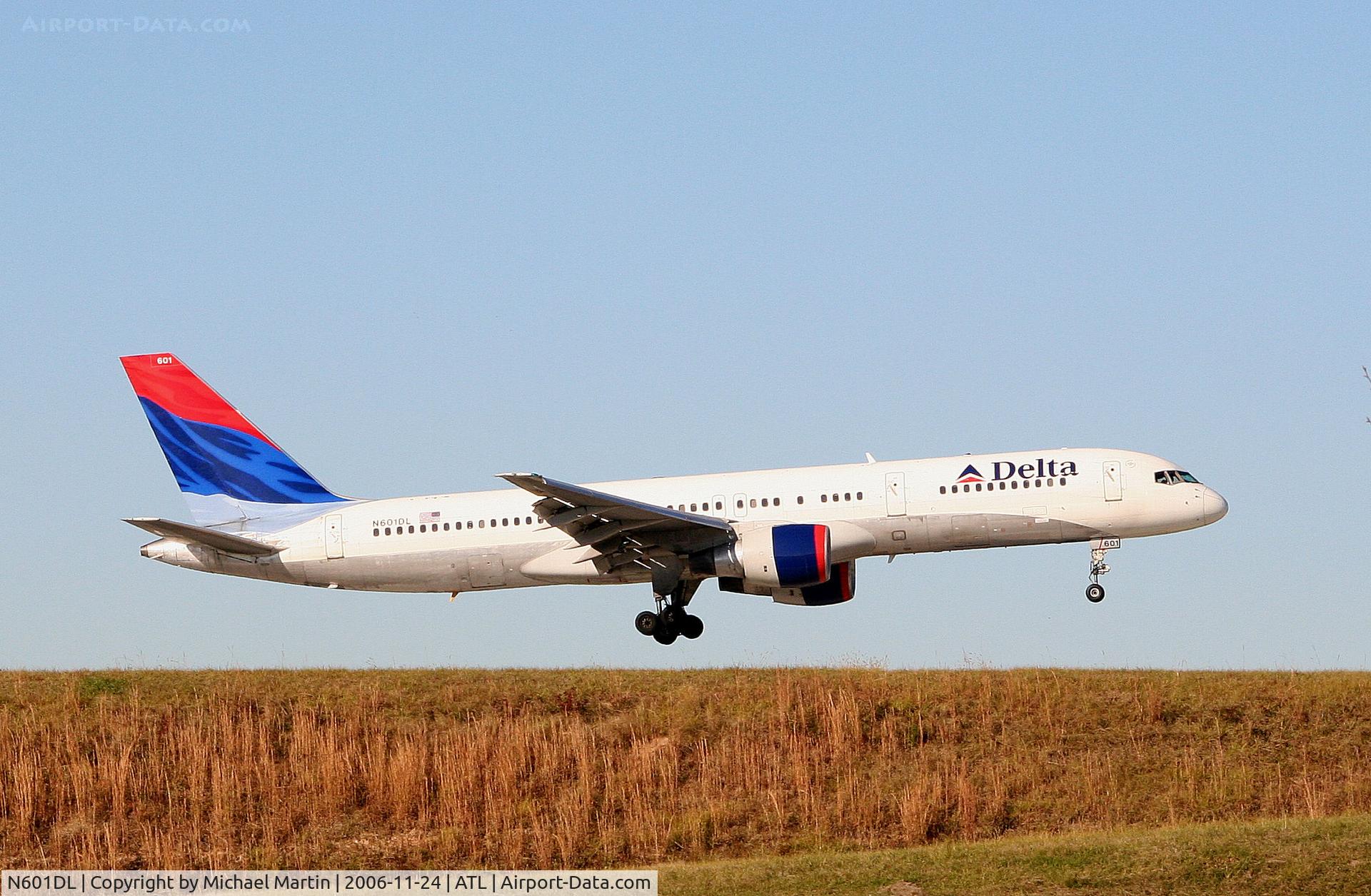 N601DL, 1985 Boeing 757-232 C/N 22808, Over the numbers of 9R