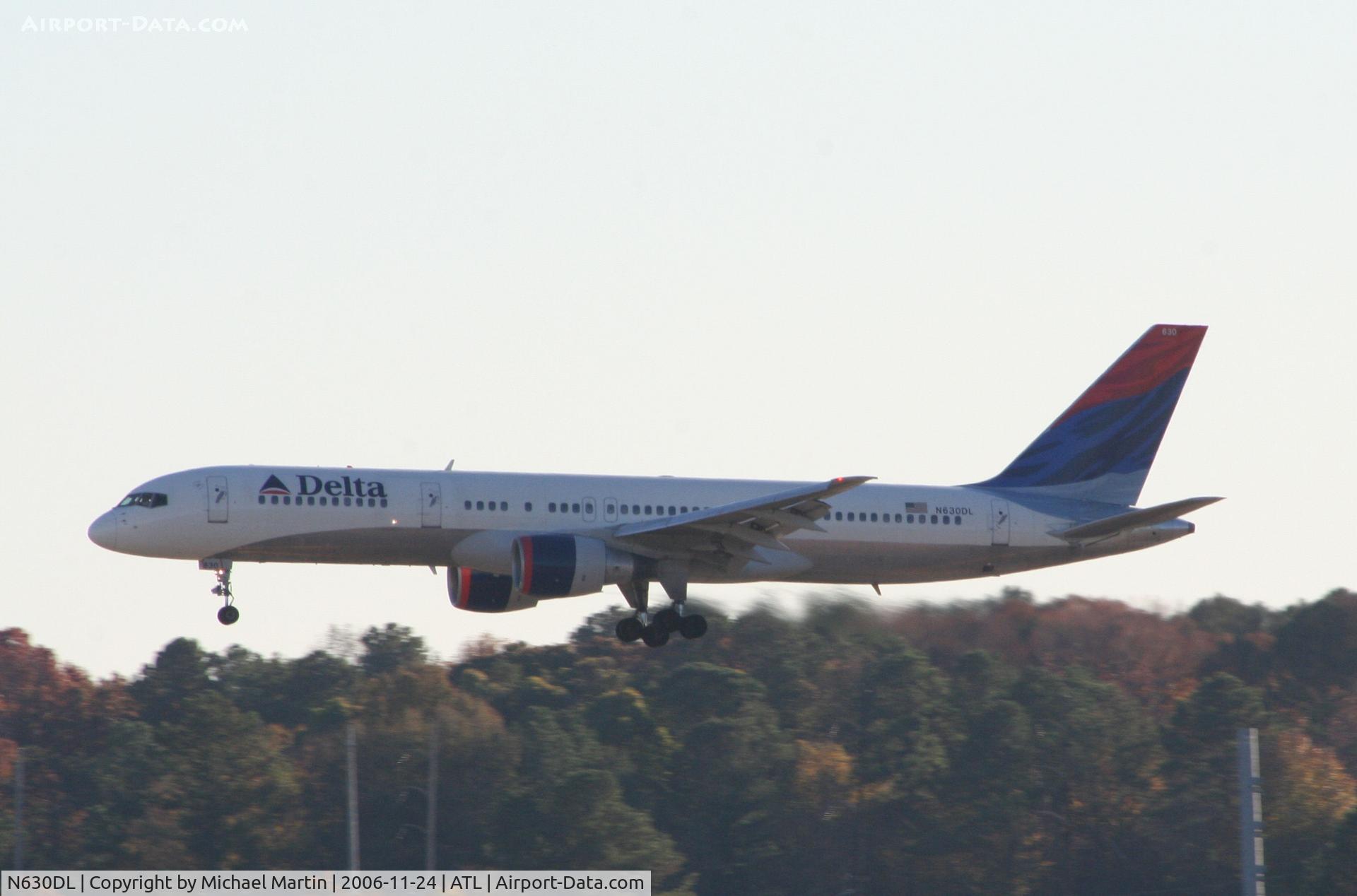 N630DL, 1987 Boeing 757-232 C/N 22920, Landing Runway 10