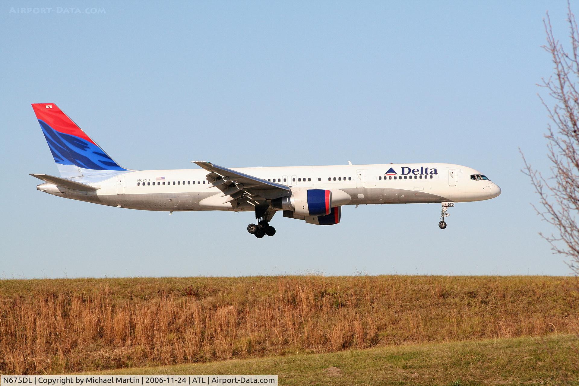 N675DL, 1992 Boeing 757-232 C/N 25980, Over the numbers of 9R