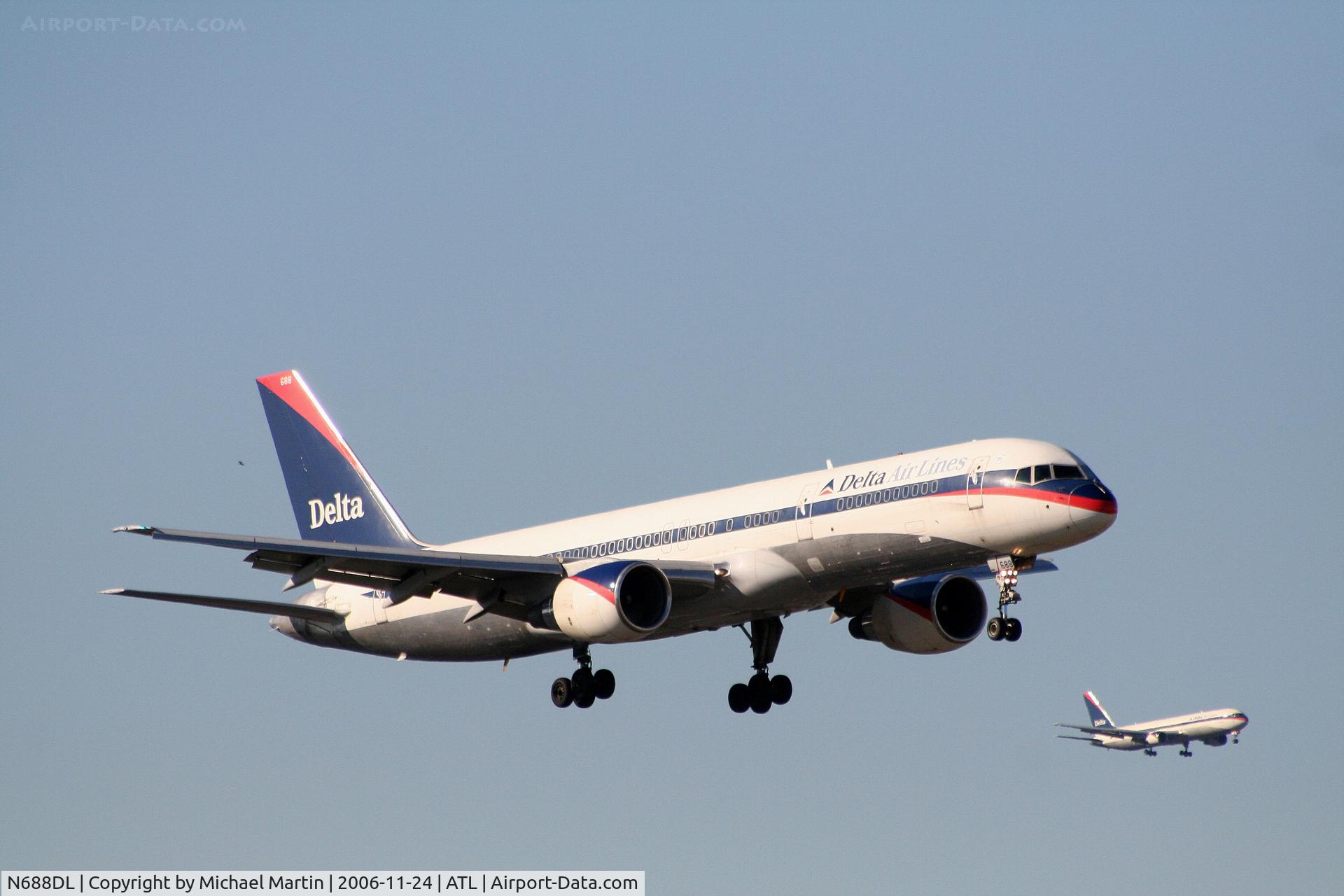 N688DL, 1998 Boeing 757-232 C/N 27587, On final for Runway 9R