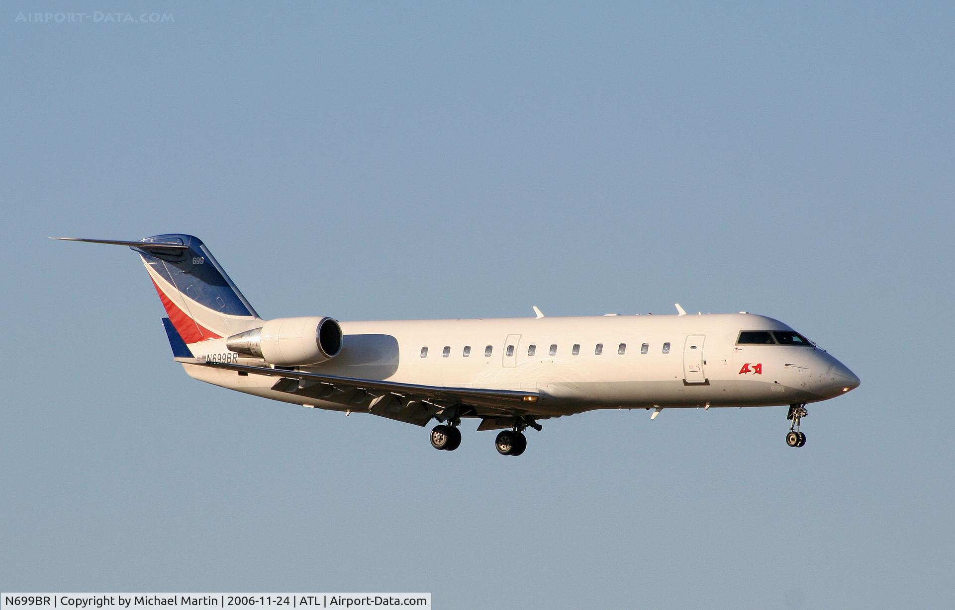 N699BR, 2003 Bombardier CRJ-200ER (CL-600-2B19) C/N 7801, On final for Runway 9R