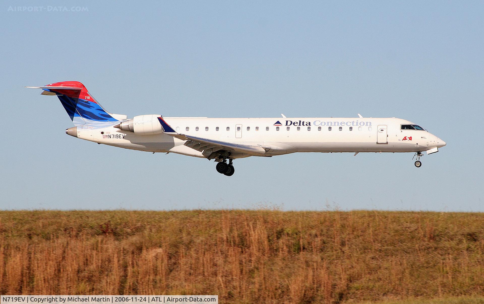 N719EV, 2003 Bombardier CRJ-701 (CL-600-2C10) Regional Jet C/N 10099, Over the numbers of 9R
