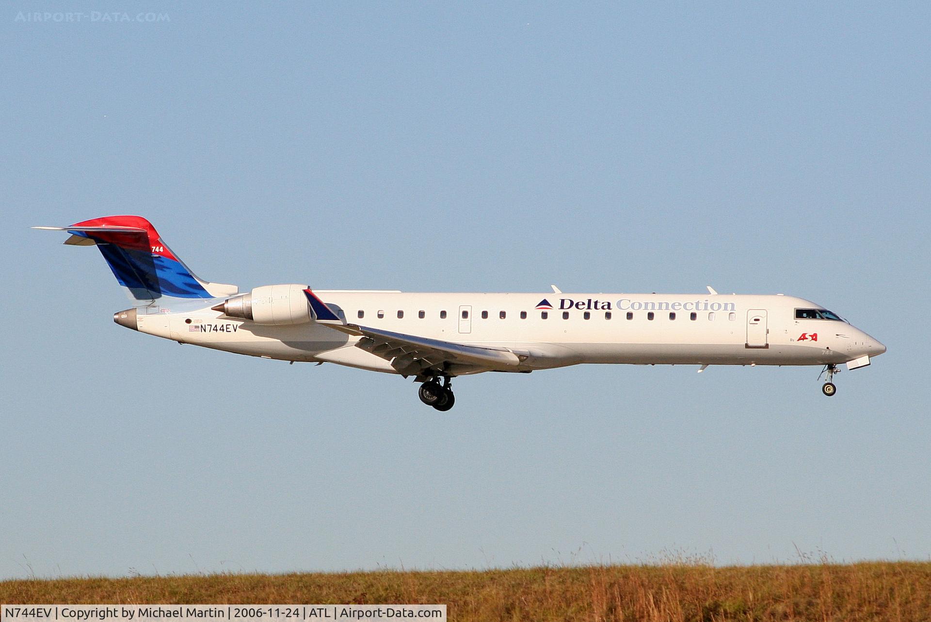 N744EV, 2004 Canadair CRJ-700 (CL-600-2C10) Regional Jet C/N 10157, Over the numbers of 9R