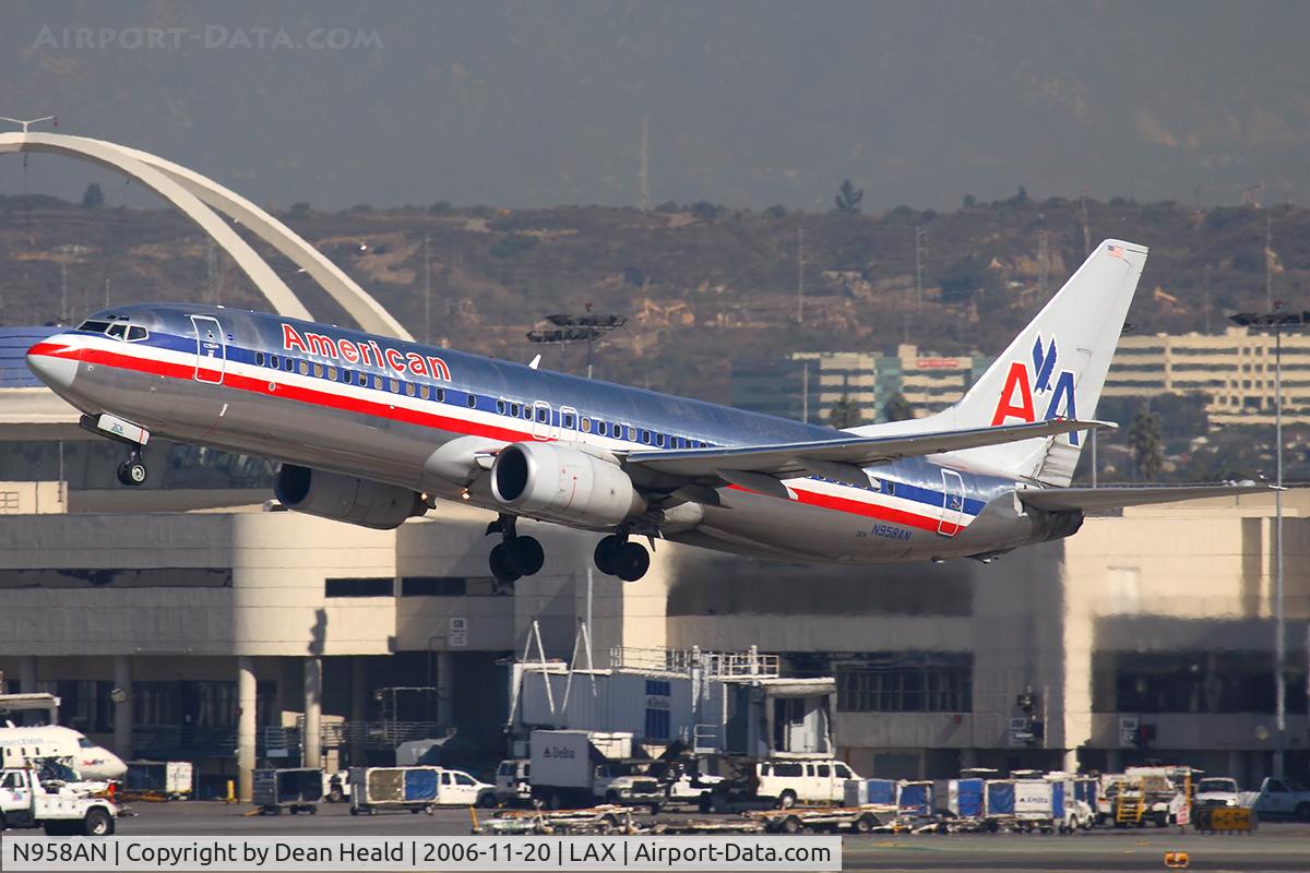 N958AN, 2001 Boeing 737-823 C/N 30091, American Airlines N958AN (FLT AAL1974) departing RWY 25R enroute to Nashville Int'l (KBNA).
