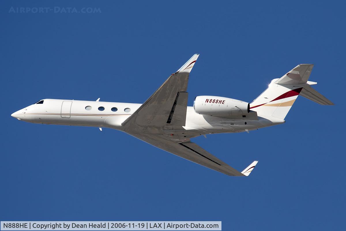 N888HE, 2001 Gulfstream Aerospace G-V C/N 638, Harrah's 2001 Gulfstream G-V N888HE climbing out from RWY 25R.