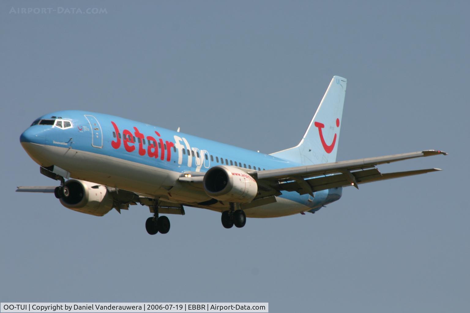 OO-TUI, 1989 Boeing 737-4K5 C/N 24125, descending to rwy 25L