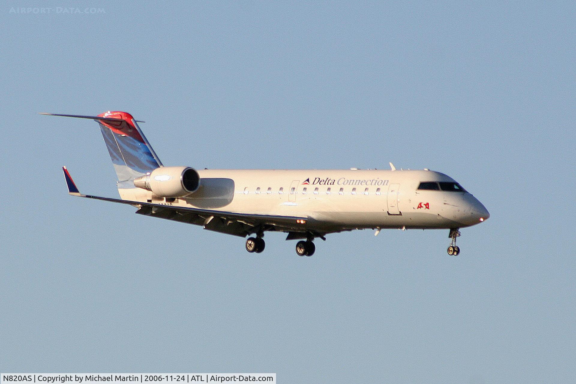 N820AS, 1997 Canadair CRJ-200LR (CL-600-2B19) C/N 7188, On final for Runway 9R