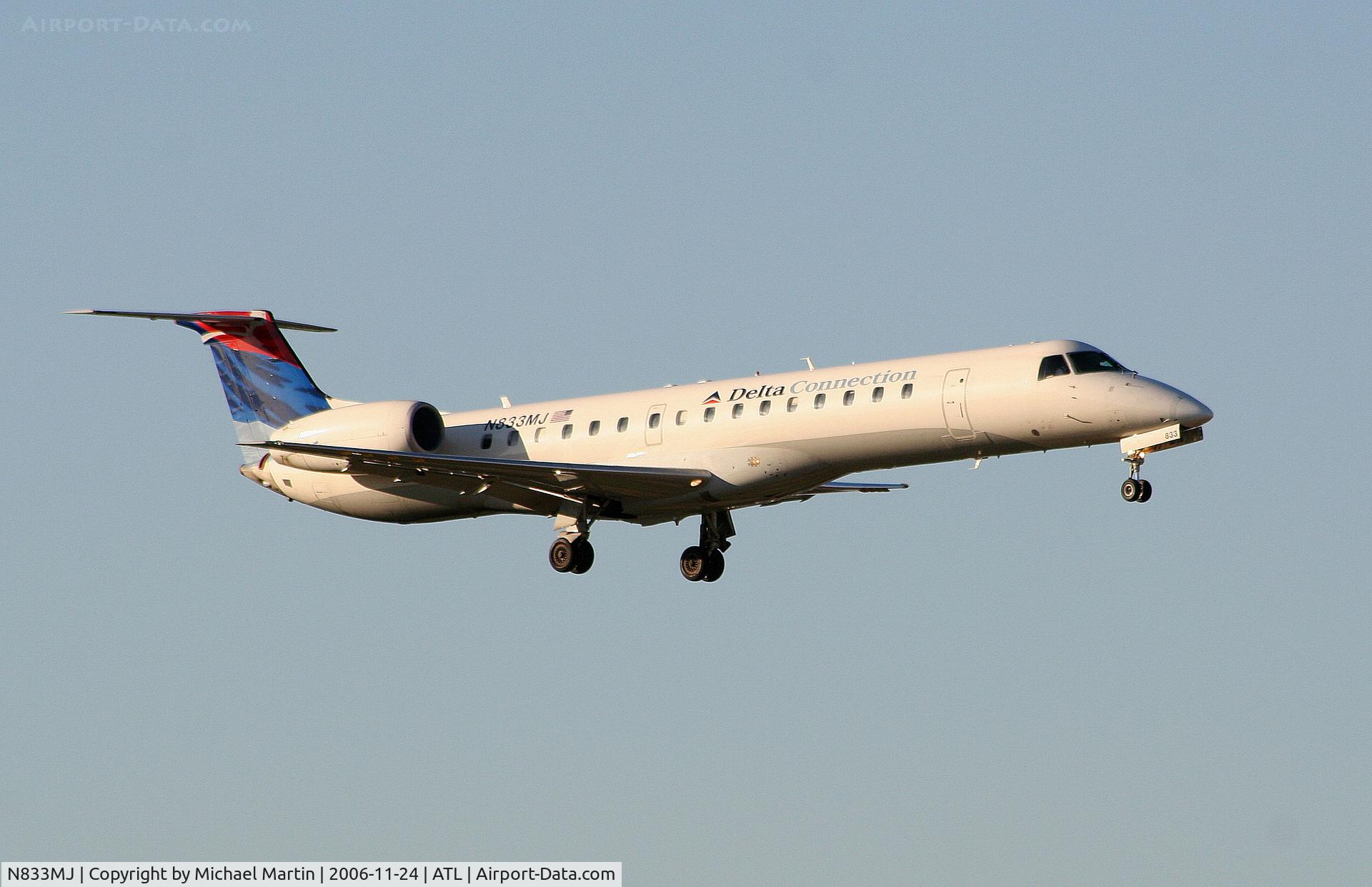 N833MJ, 2000 Embraer EMB-145LR C/N 145327, On final for Runway 9R