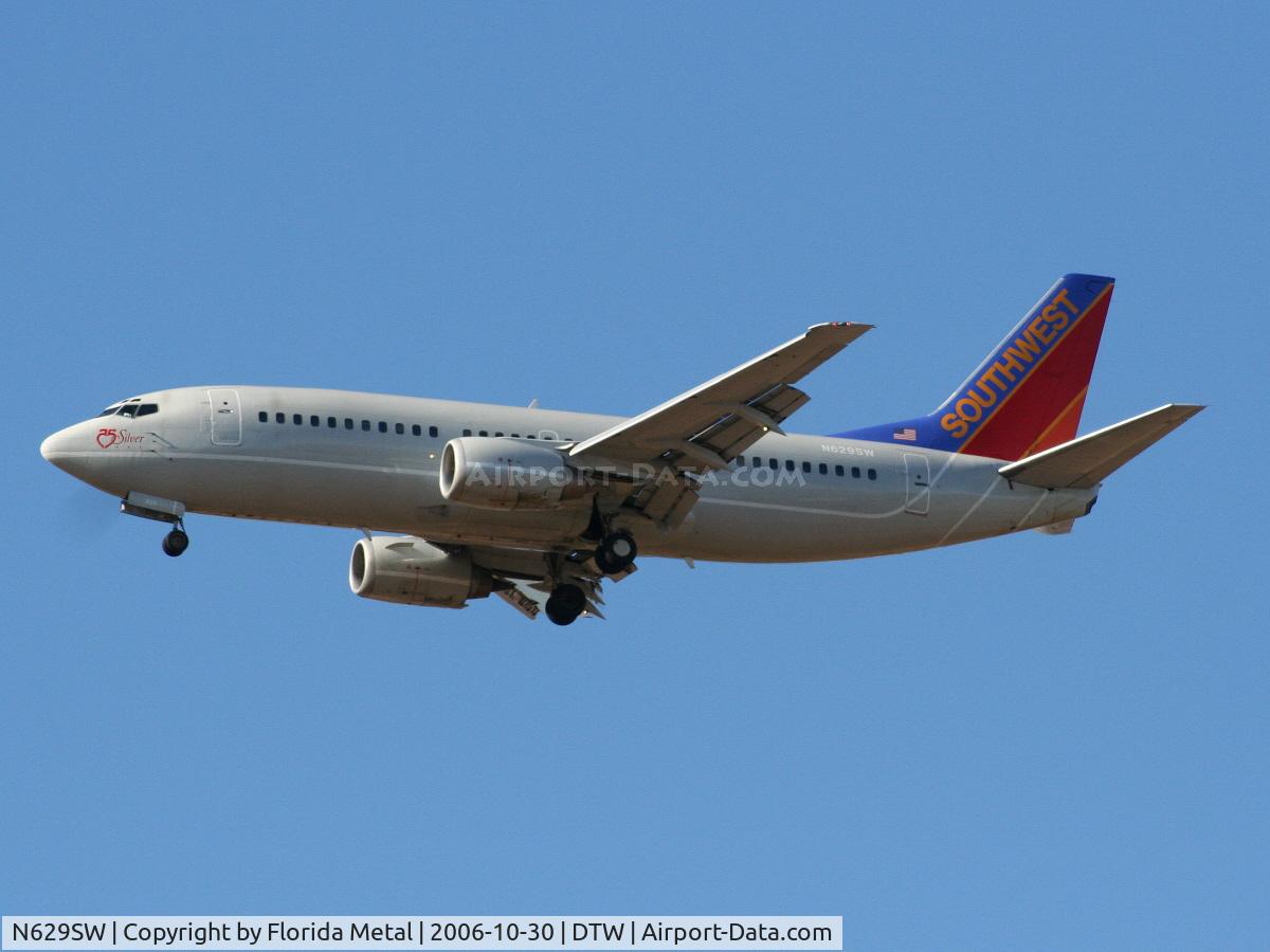 N629SW, 1996 Boeing 737-3H4 C/N 27704, Silver One