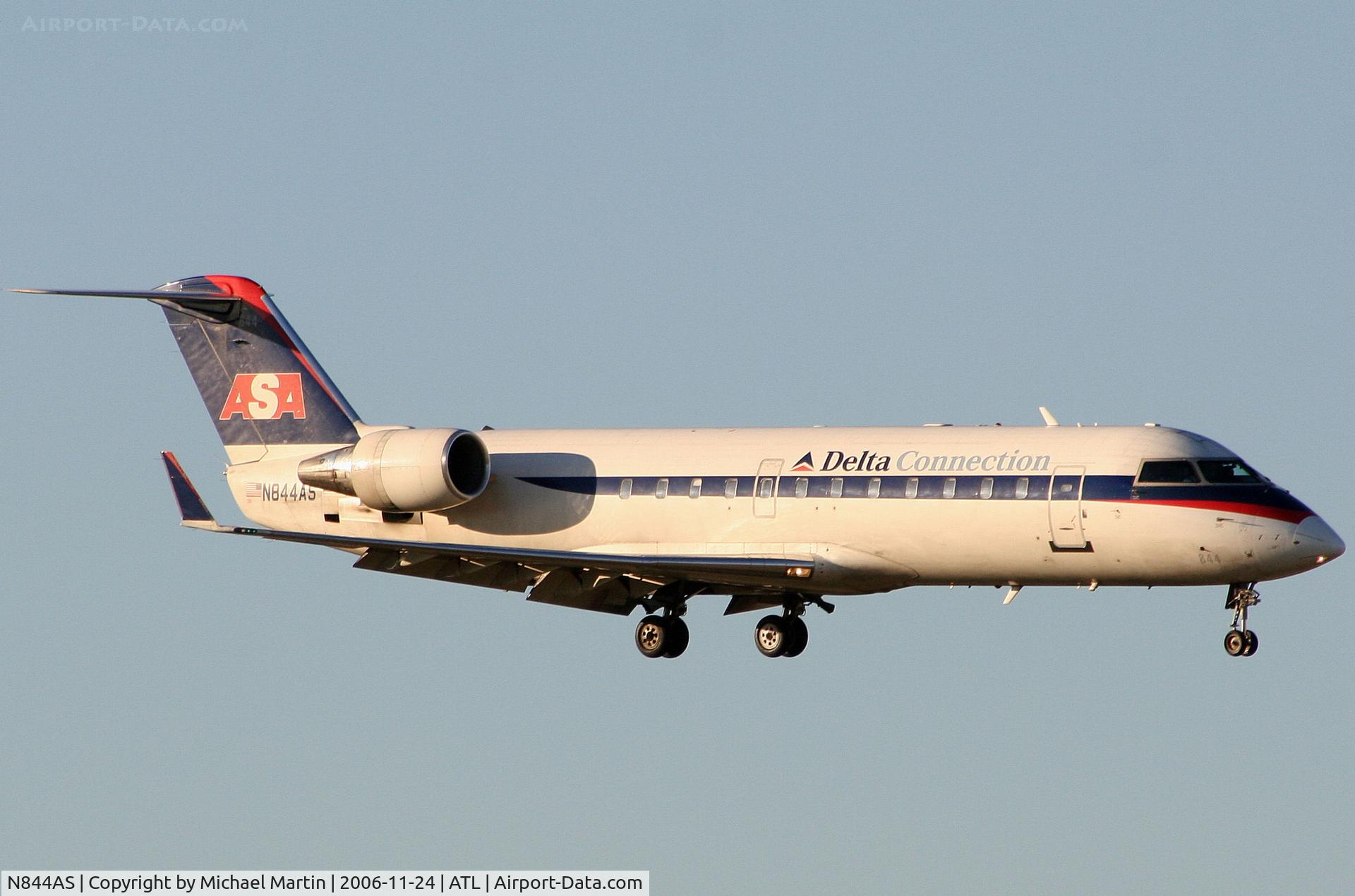N844AS, 1999 Bombardier CRJ-200ER (CL-600-2B19) C/N 7317, On final for Runway 9R