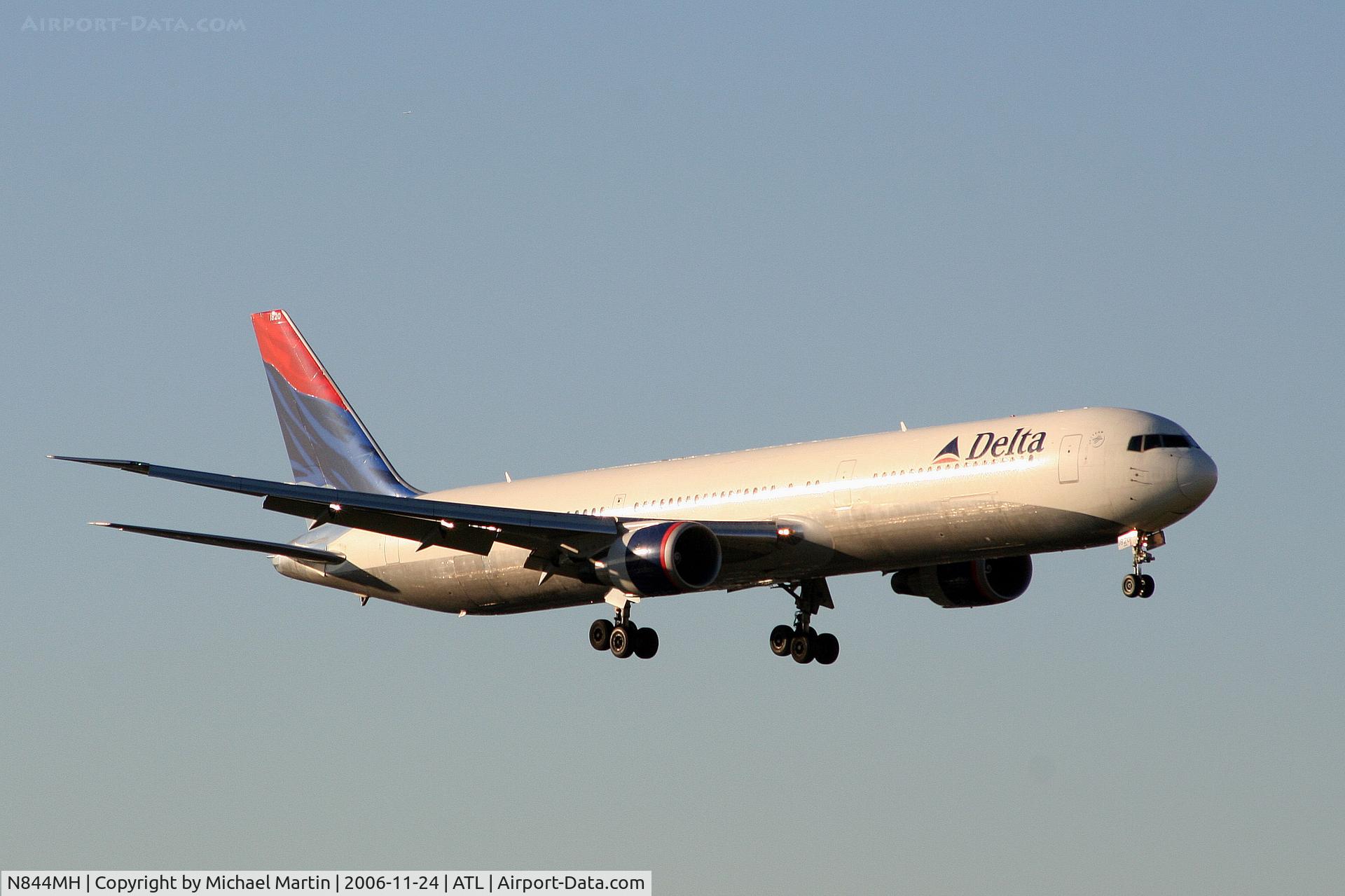 N844MH, 2002 Boeing 767-432/ER C/N 29717, On final for Runway 9R