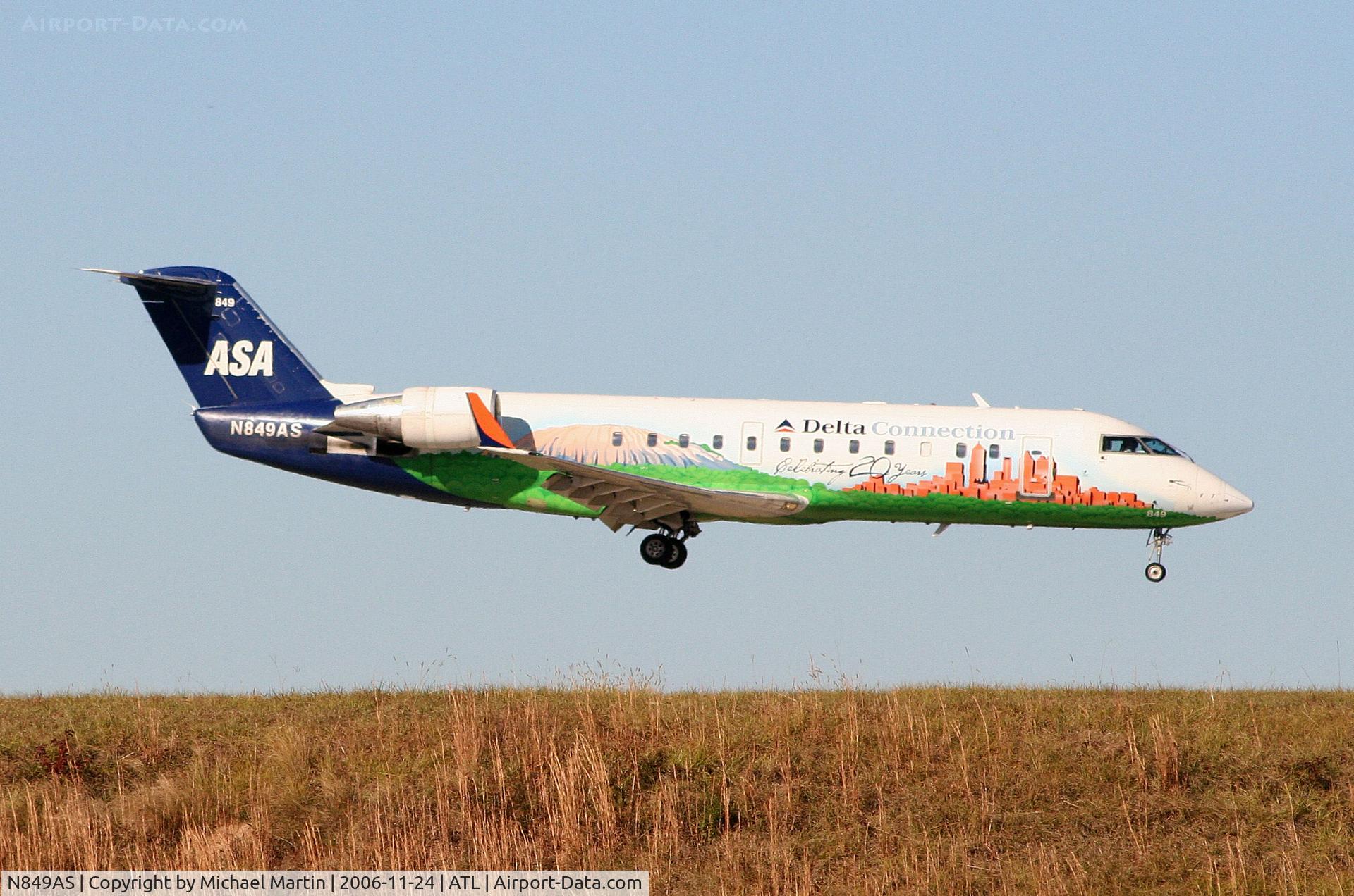 N849AS, 1999 Bombardier CRJ-200ER (CL-600-2B19) C/N 7347, Over the numbers of 9R
