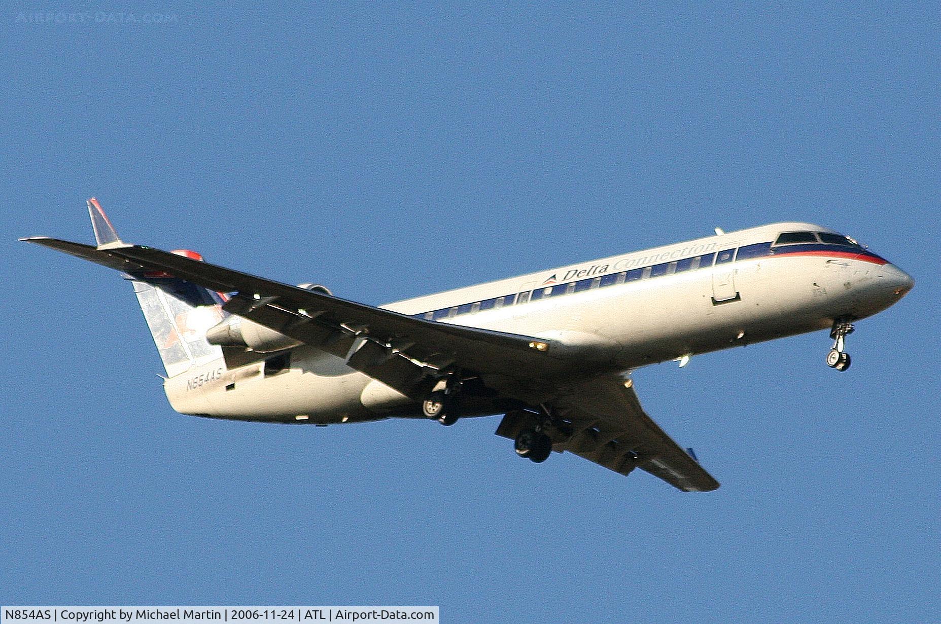 N854AS, 2000 Bombardier CRJ-200ER (CL-600-2B19) C/N 7382, On final for Runway 9R