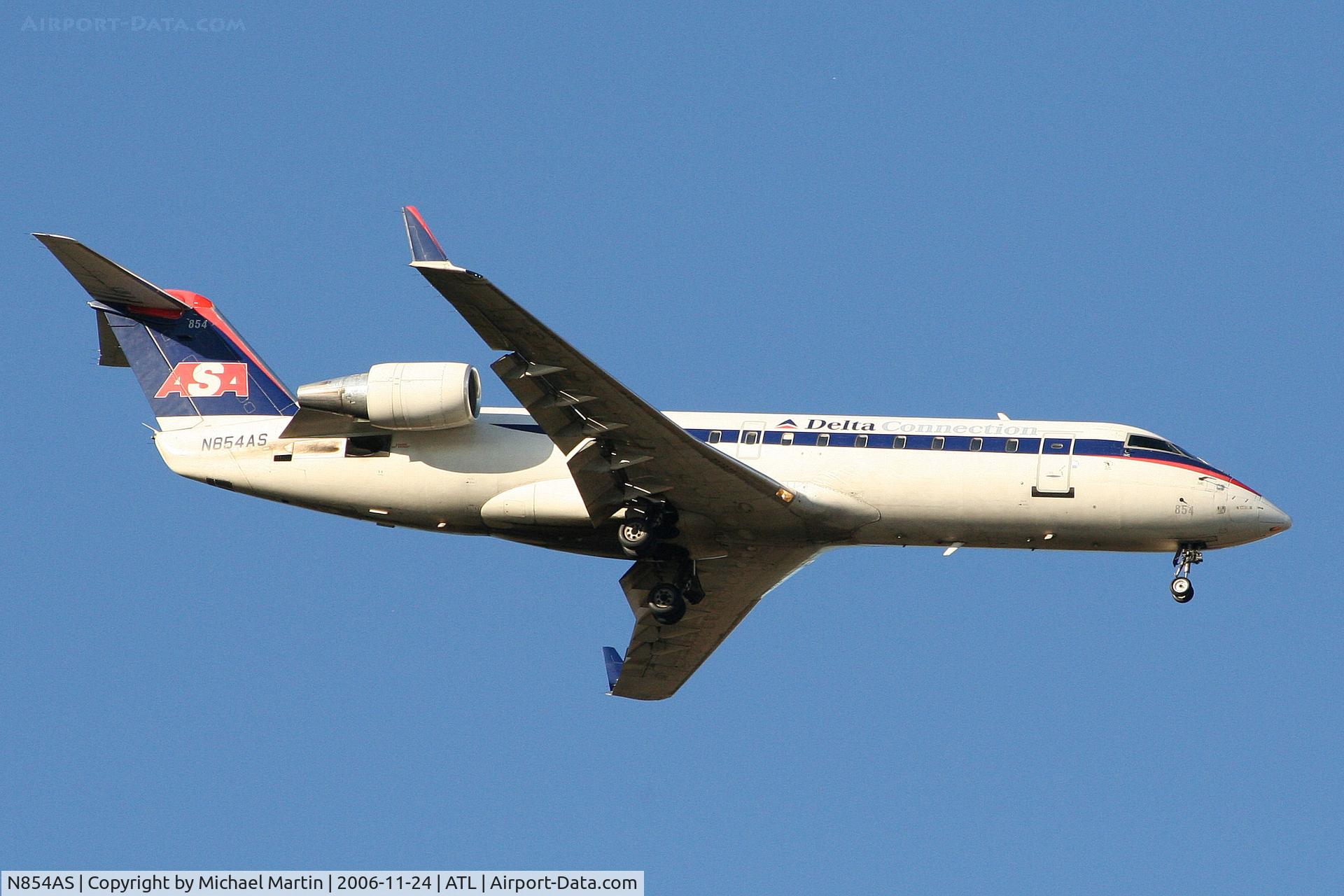 N854AS, 2000 Bombardier CRJ-200ER (CL-600-2B19) C/N 7382, Over the numbers of 9R
