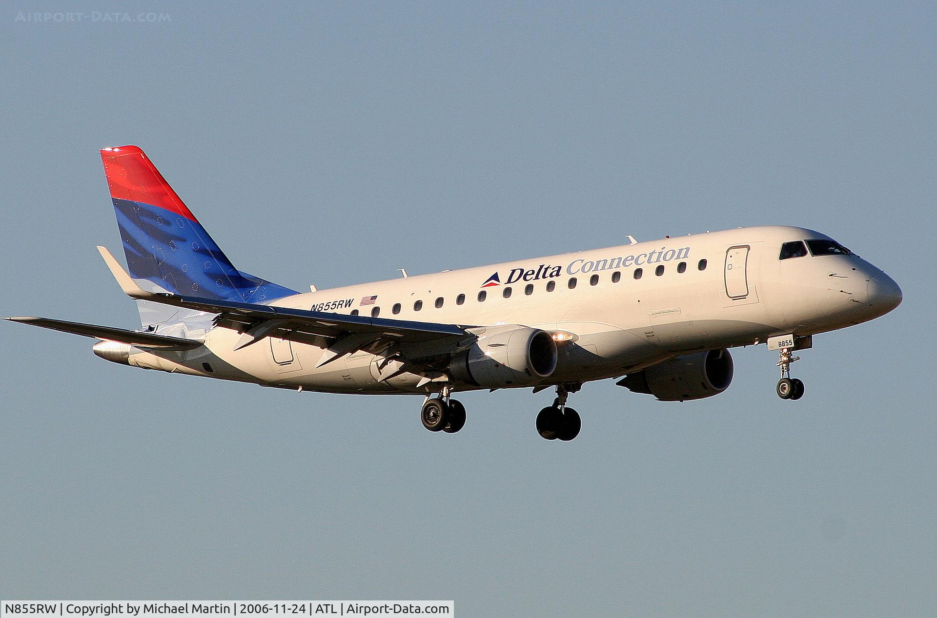 N855RW, 2005 Embraer 170SE (ERJ-170-100SE) C/N 17000077, On final for Runway 9R