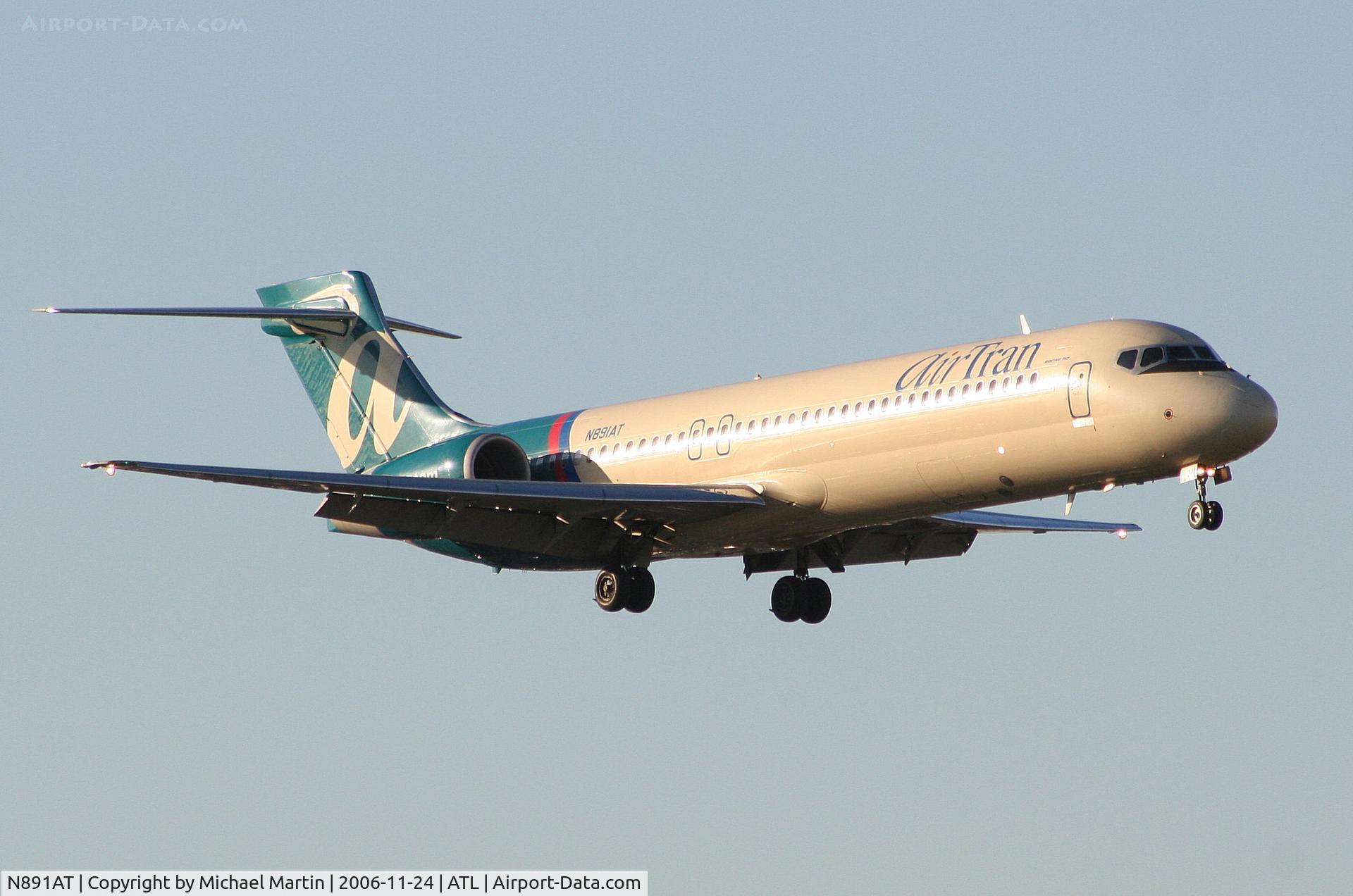 N891AT, 2004 Boeing 717-200 C/N 55043, On final for Runway 9R