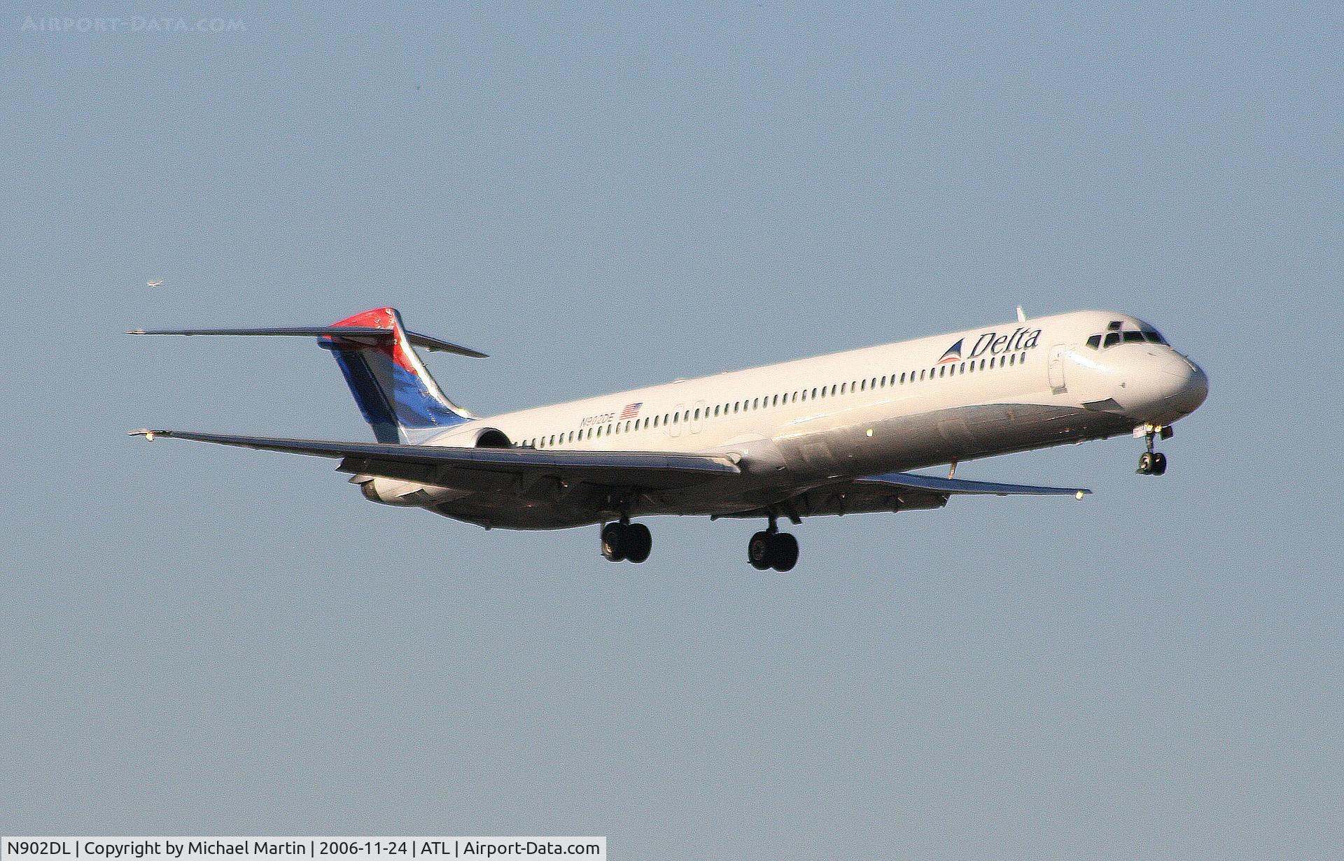 N902DL, 1987 McDonnell Douglas MD-88 C/N 49533, On final for Runway 9R